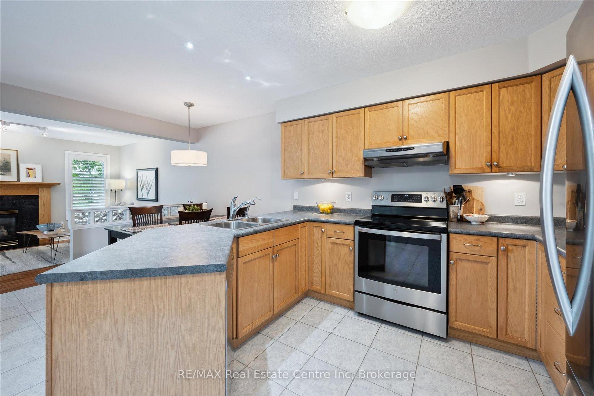 Photo 5 of 52 Camm Crescent, Guelph, Pineridge/Westminster Woods — HOMEH