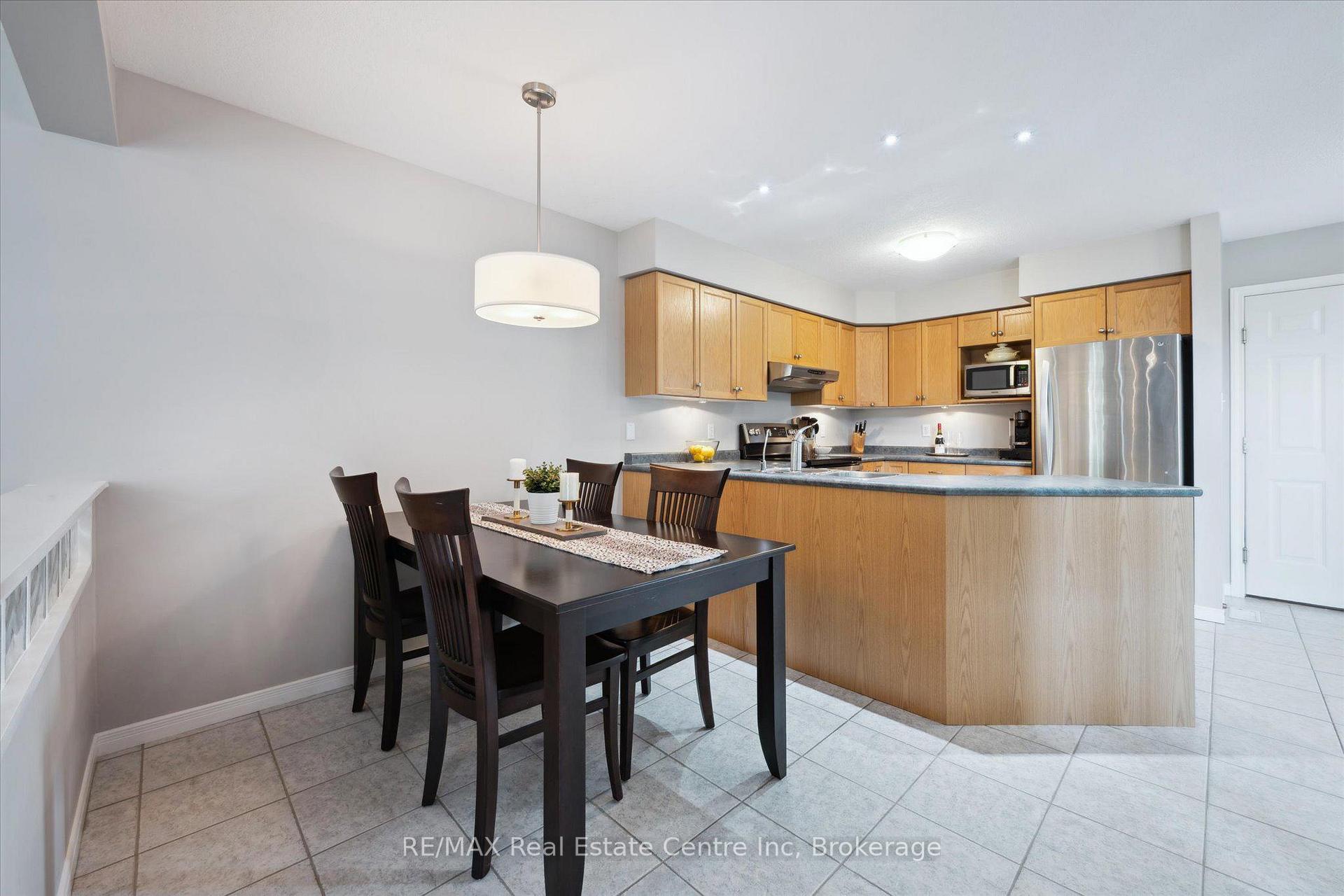Photo 6 of 52 Camm Crescent, Guelph, Pineridge/Westminster Woods — HOMEH