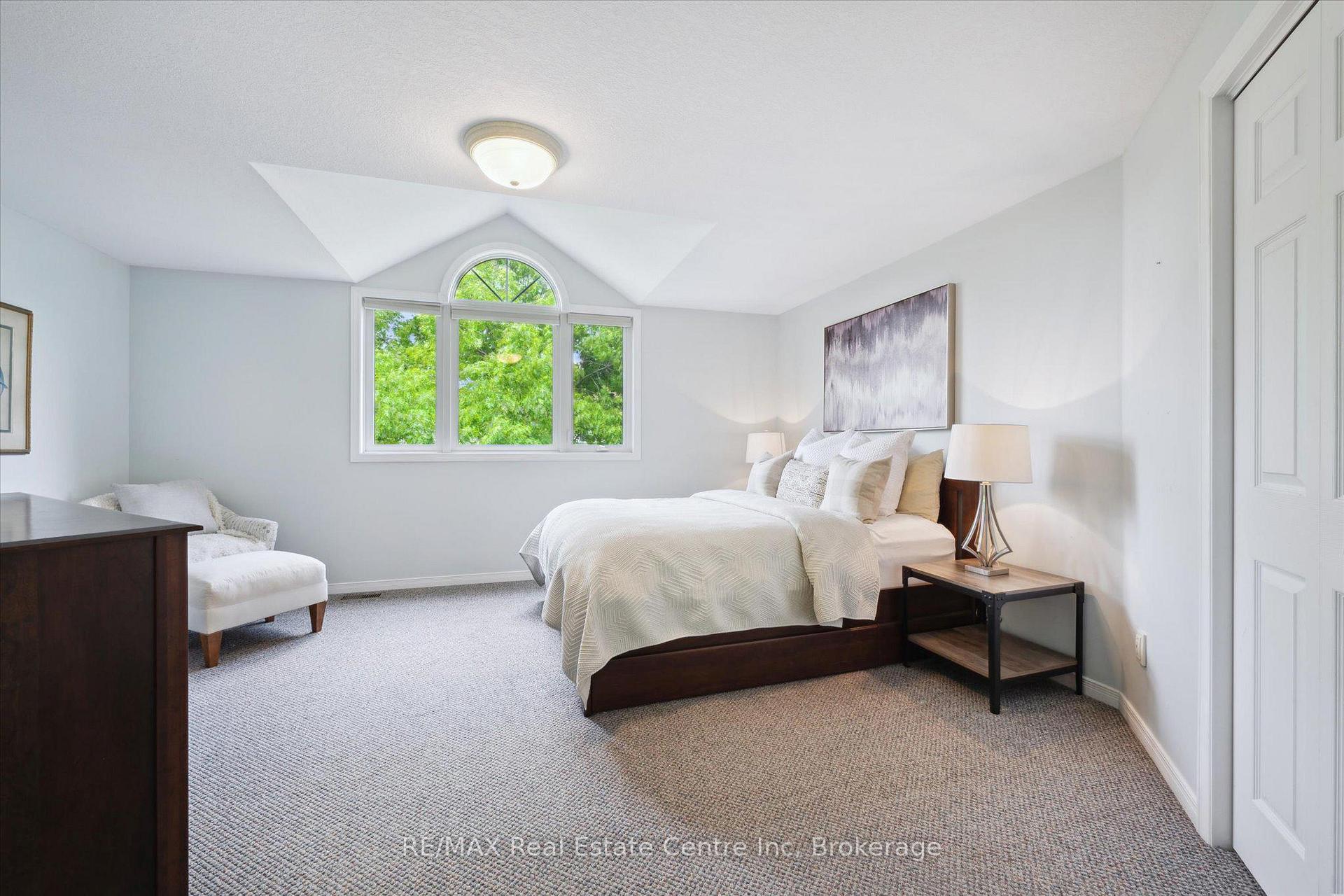 Photo 12 of 52 Camm Crescent, Guelph, Pineridge/Westminster Woods — HOMEH