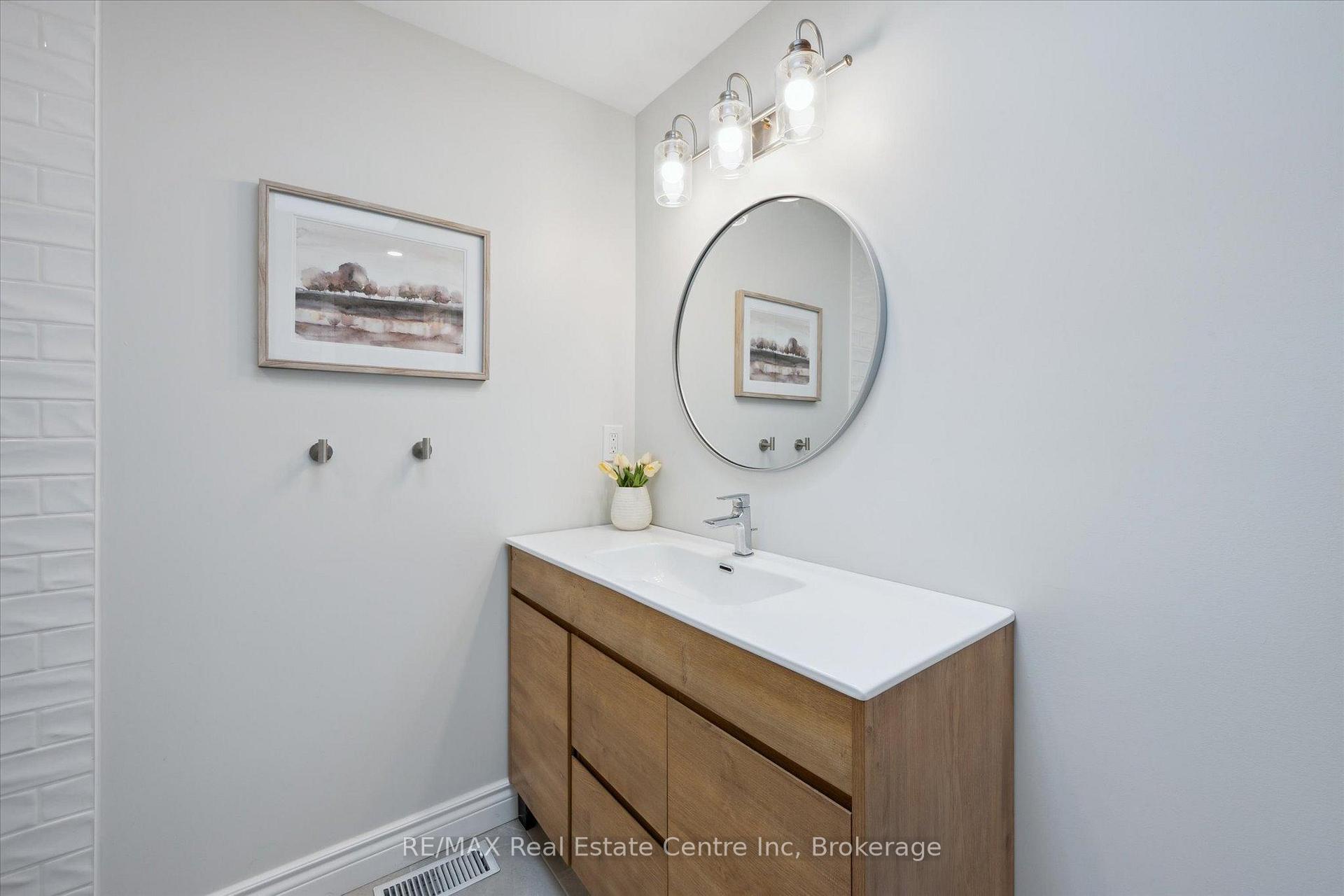 Photo 18 of 52 Camm Crescent, Guelph, Pineridge/Westminster Woods — HOMEH