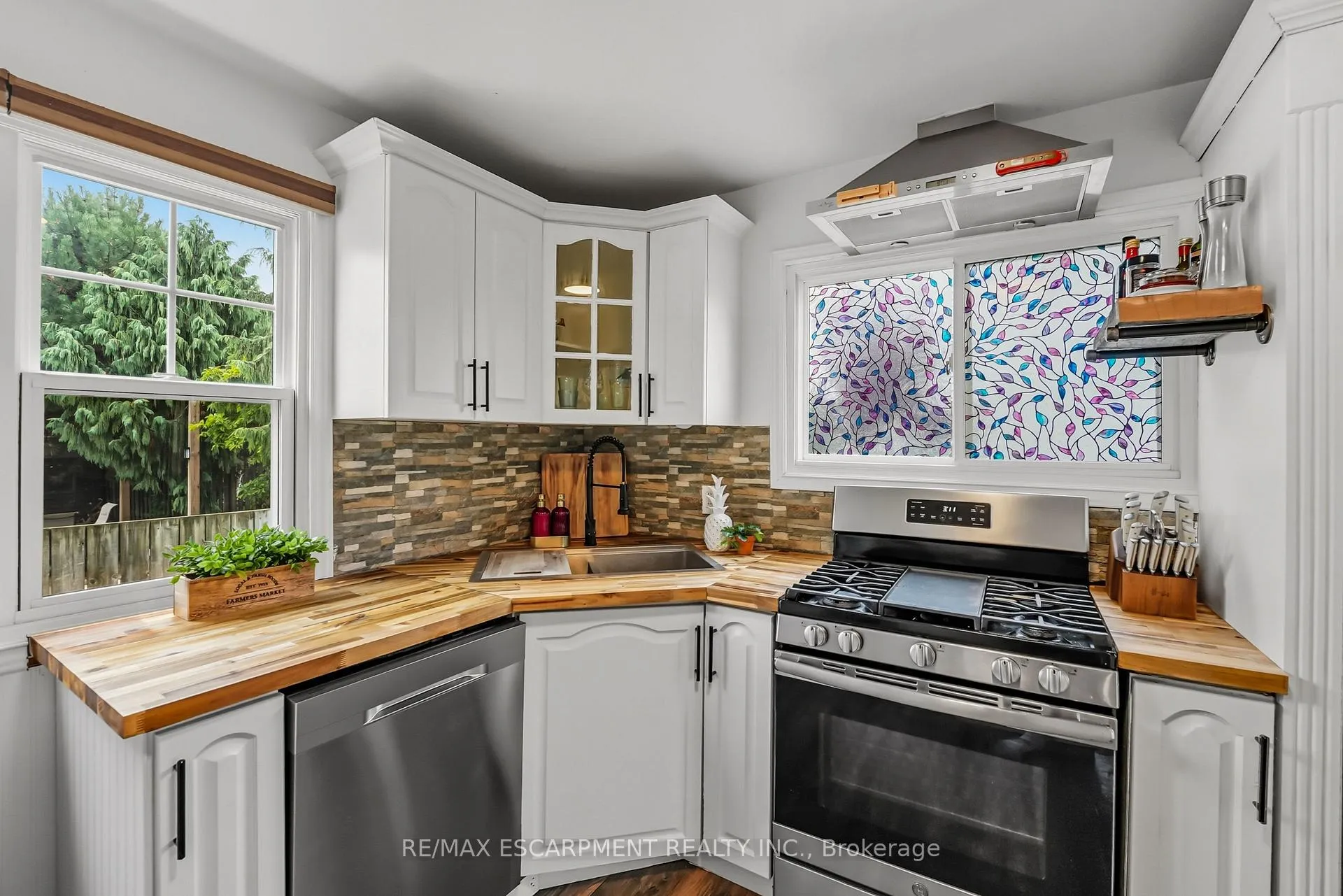 Photo 11 of 246 Green Road, Hamilton, Stoney Creek — HOMEH