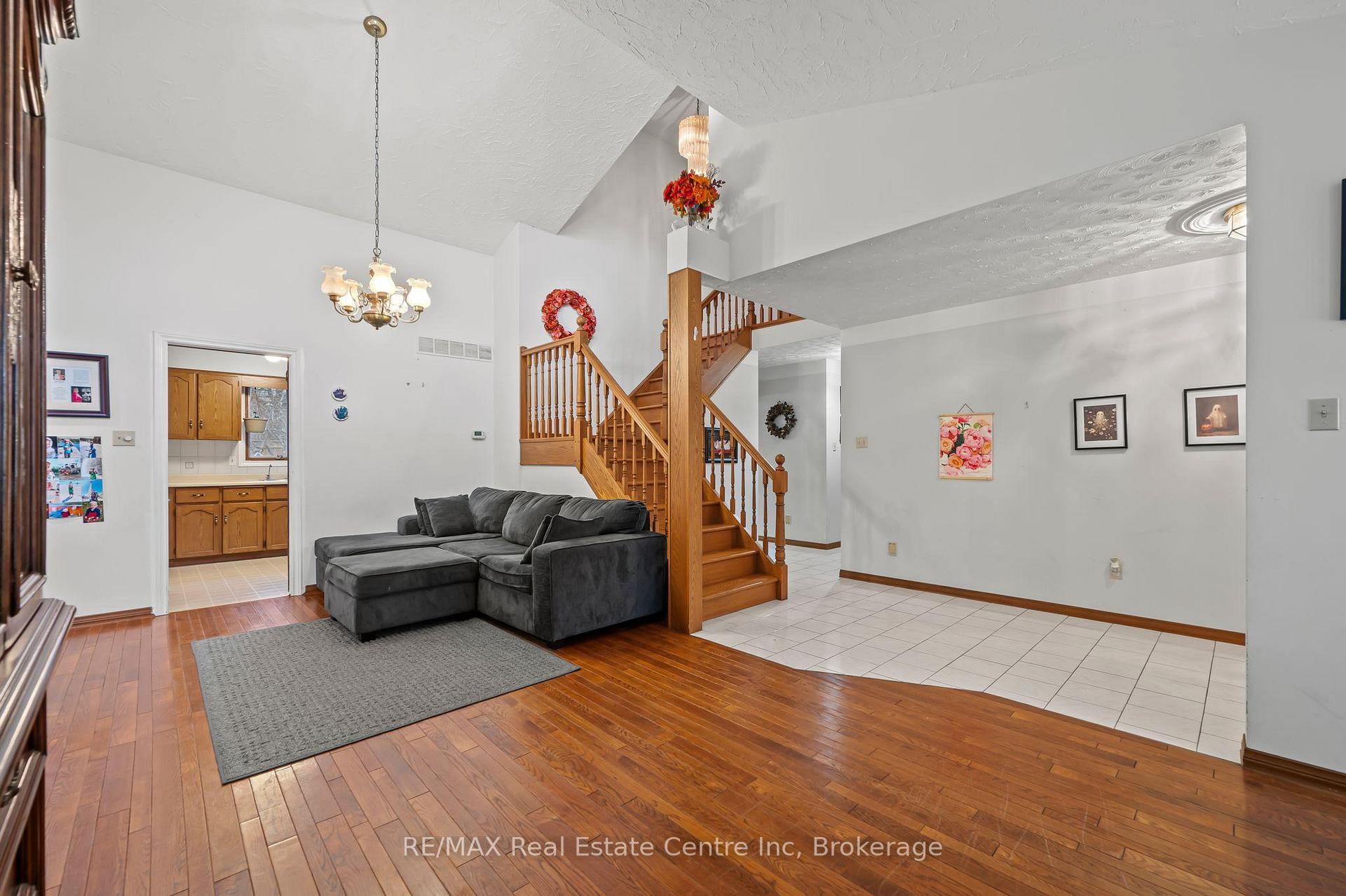 Photo 4 of 10 Kortright Road E, Guelph, Kortright East — HOMEH
