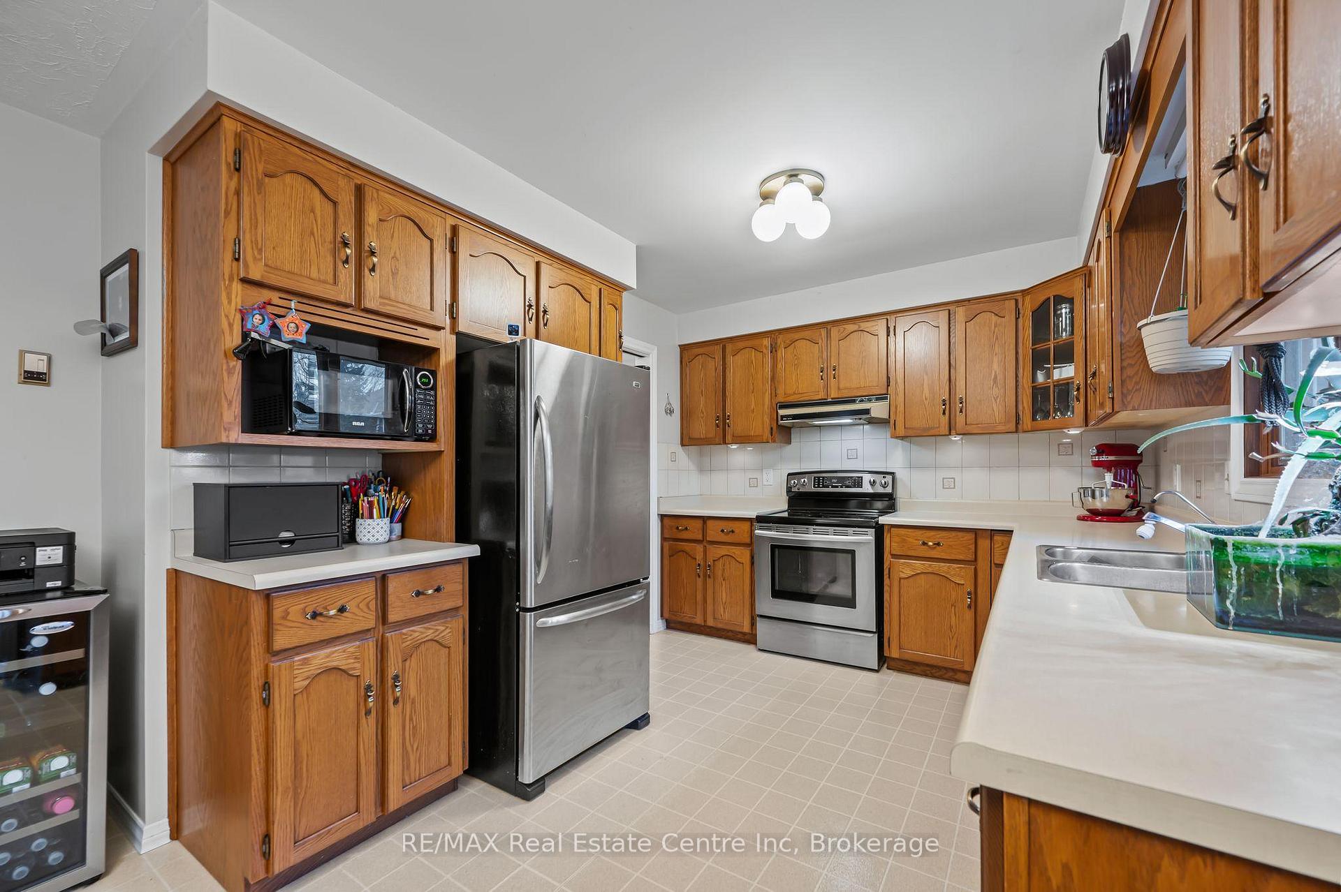 Photo 5 of 10 Kortright Road E, Guelph, Kortright East — HOMEH