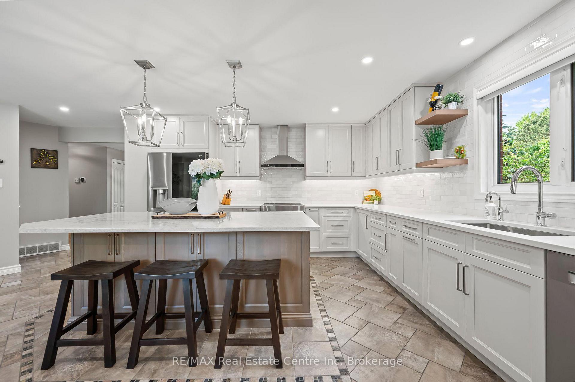 Photo 3 of 61 Tanager Drive, Guelph, Kortright Hills — HOMEH