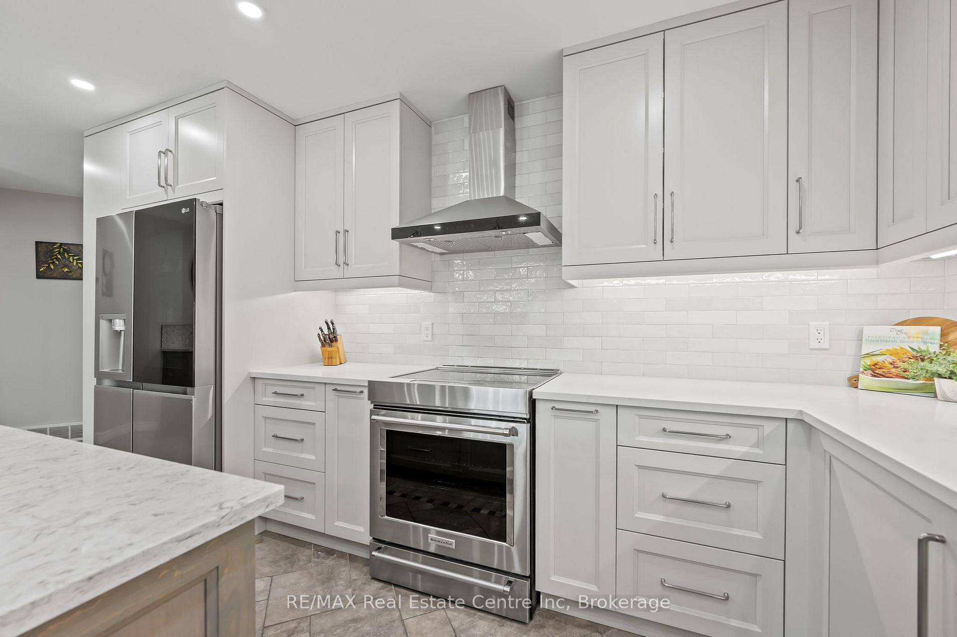 Photo 4 of 61 Tanager Drive, Guelph, Kortright Hills — HOMEH
