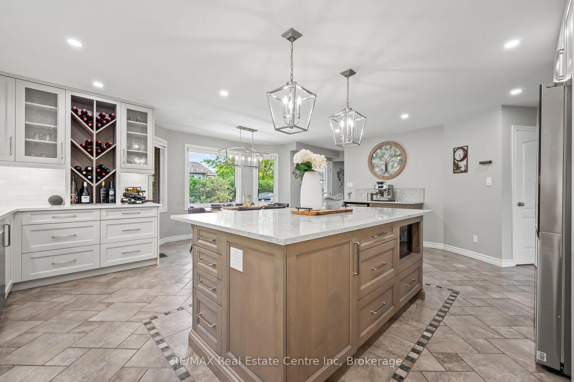Photo 5 of 61 Tanager Drive, Guelph, Kortright Hills — HOMEH