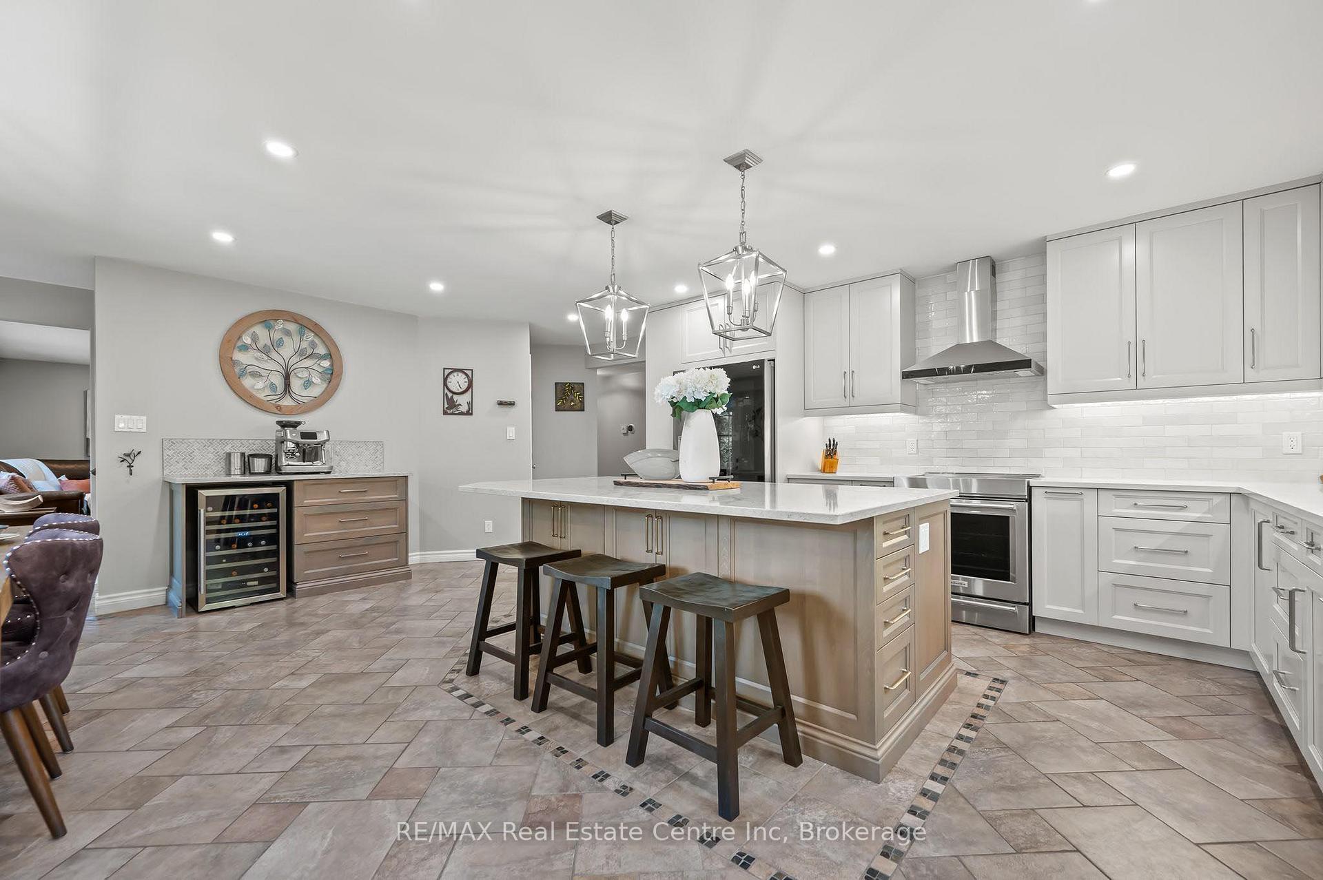 Photo 8 of 61 Tanager Drive, Guelph, Kortright Hills — HOMEH