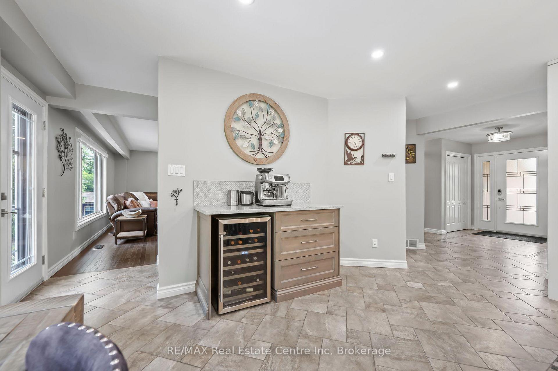 Photo 11 of 61 Tanager Drive, Guelph, Kortright Hills — HOMEH