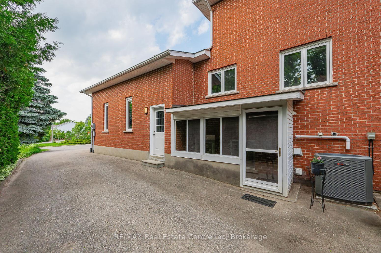 Photo 29 of 61 Tanager Drive, Guelph, Kortright Hills — HOMEH