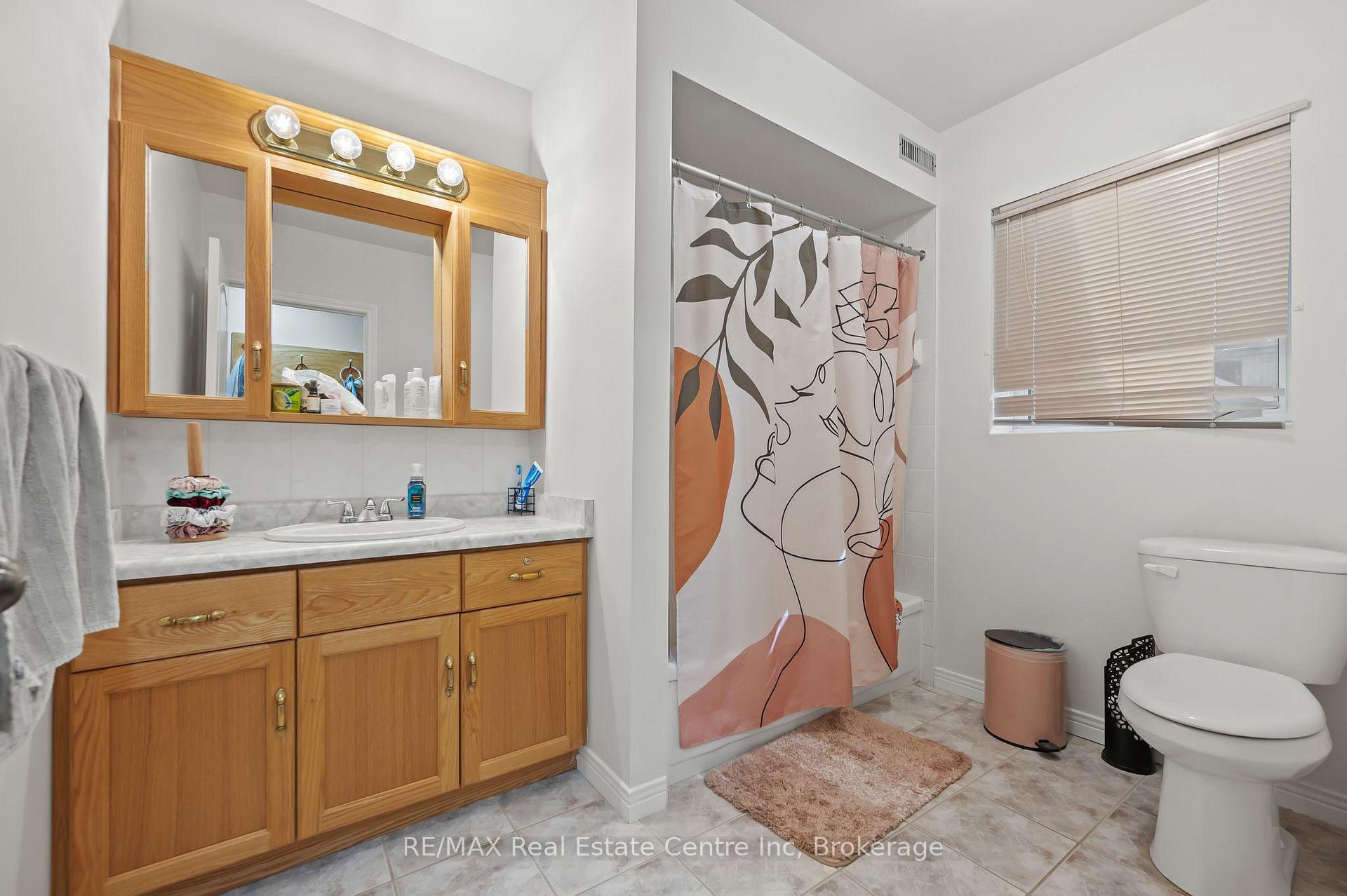 Photo 32 of 61 Tanager Drive, Guelph, Kortright Hills — HOMEH