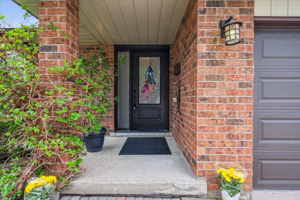 Photo 2 of 17 Brazolot Drive, Guelph, Kortright West — HOMEH
