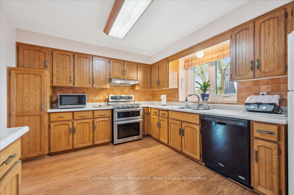Photo 8 of 17 Brazolot Drive, Guelph, Kortright West — HOMEH