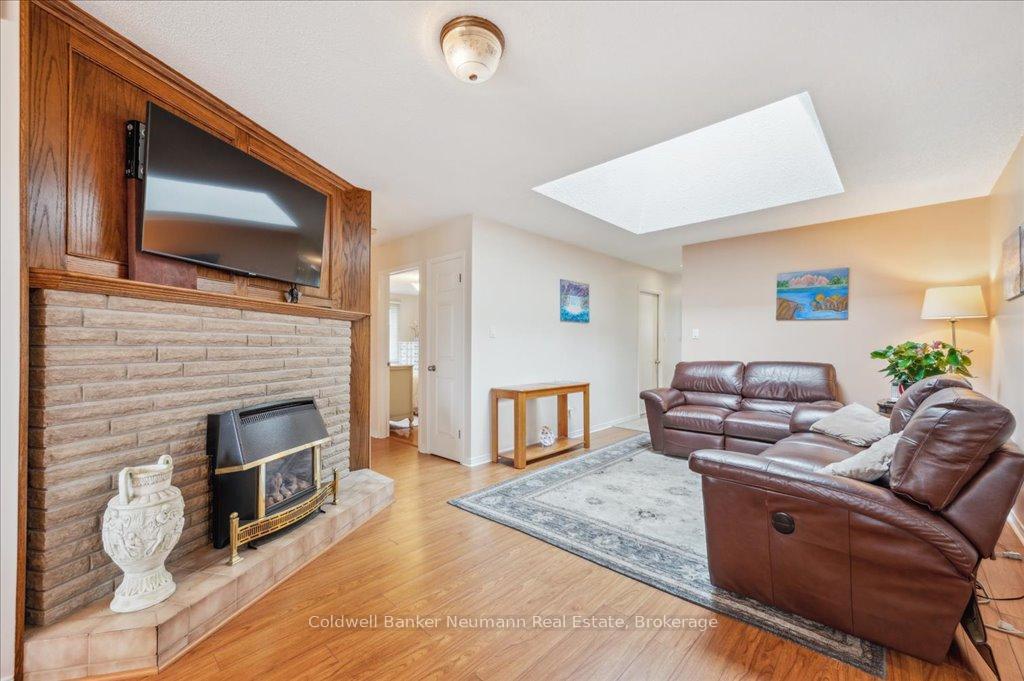 Photo 10 of 17 Brazolot Drive, Guelph, Kortright West — HOMEH