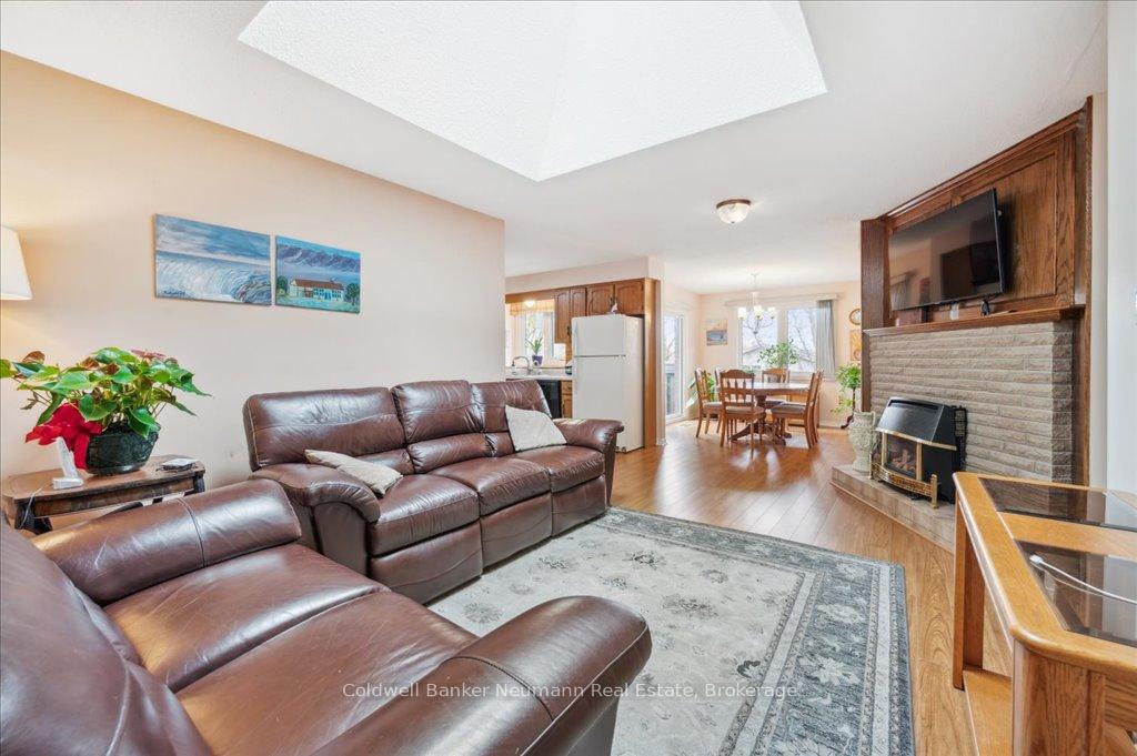 Photo 11 of 17 Brazolot Drive, Guelph, Kortright West — HOMEH