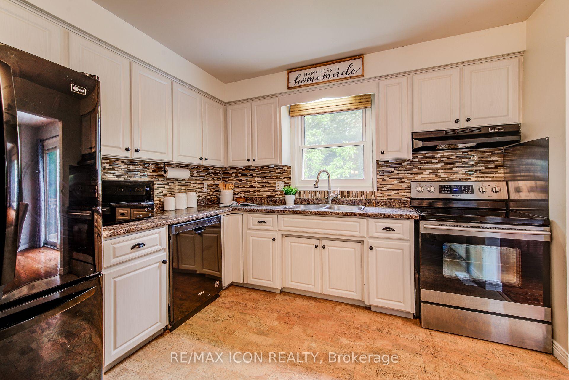 Photo 4 of 156 Marksam Road, Guelph, Willow West/Sugarbush/West Acres — HOMEH