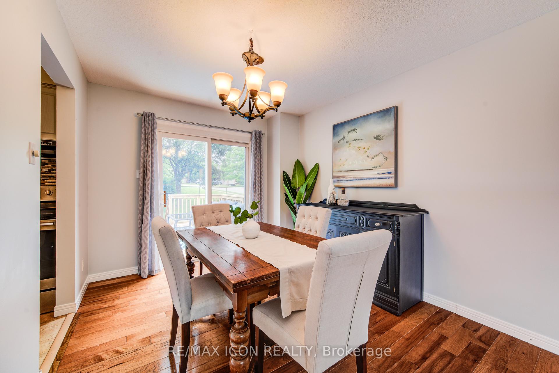 Photo 5 of 156 Marksam Road, Guelph, Willow West/Sugarbush/West Acres — HOMEH