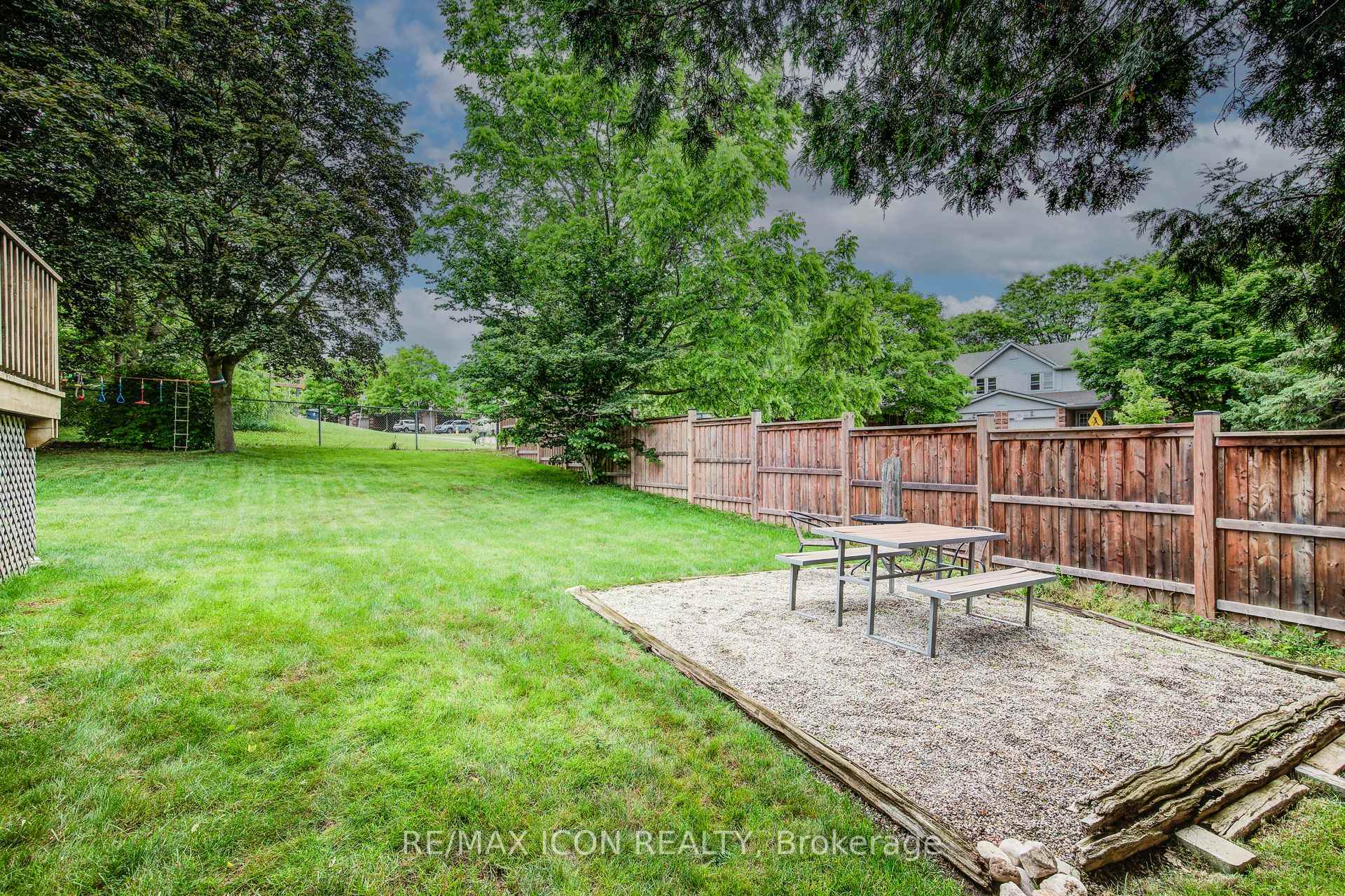 Photo 10 of 156 Marksam Road, Guelph, Willow West/Sugarbush/West Acres — HOMEH