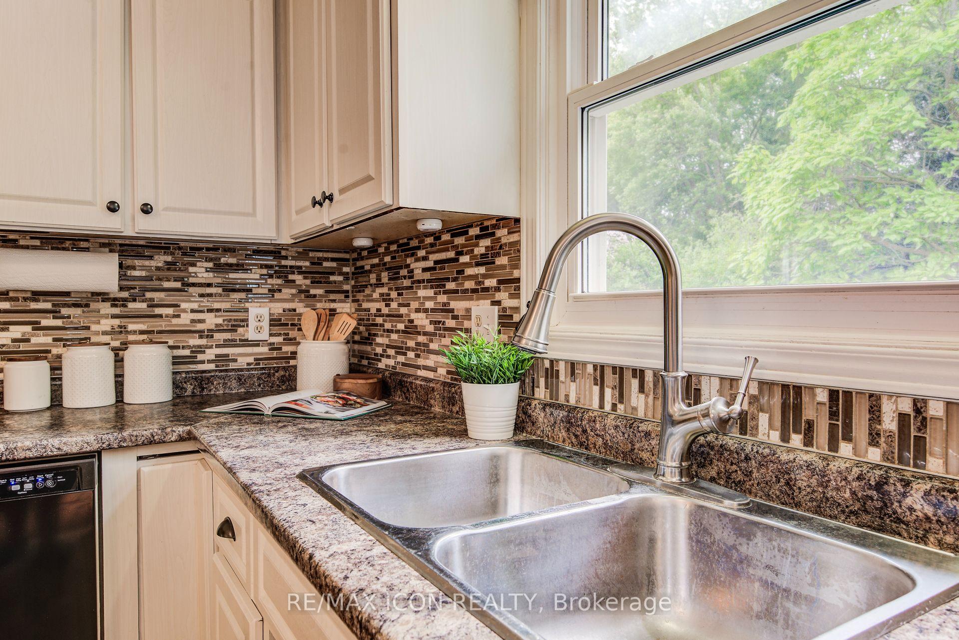 Photo 12 of 156 Marksam Road, Guelph, Willow West/Sugarbush/West Acres — HOMEH