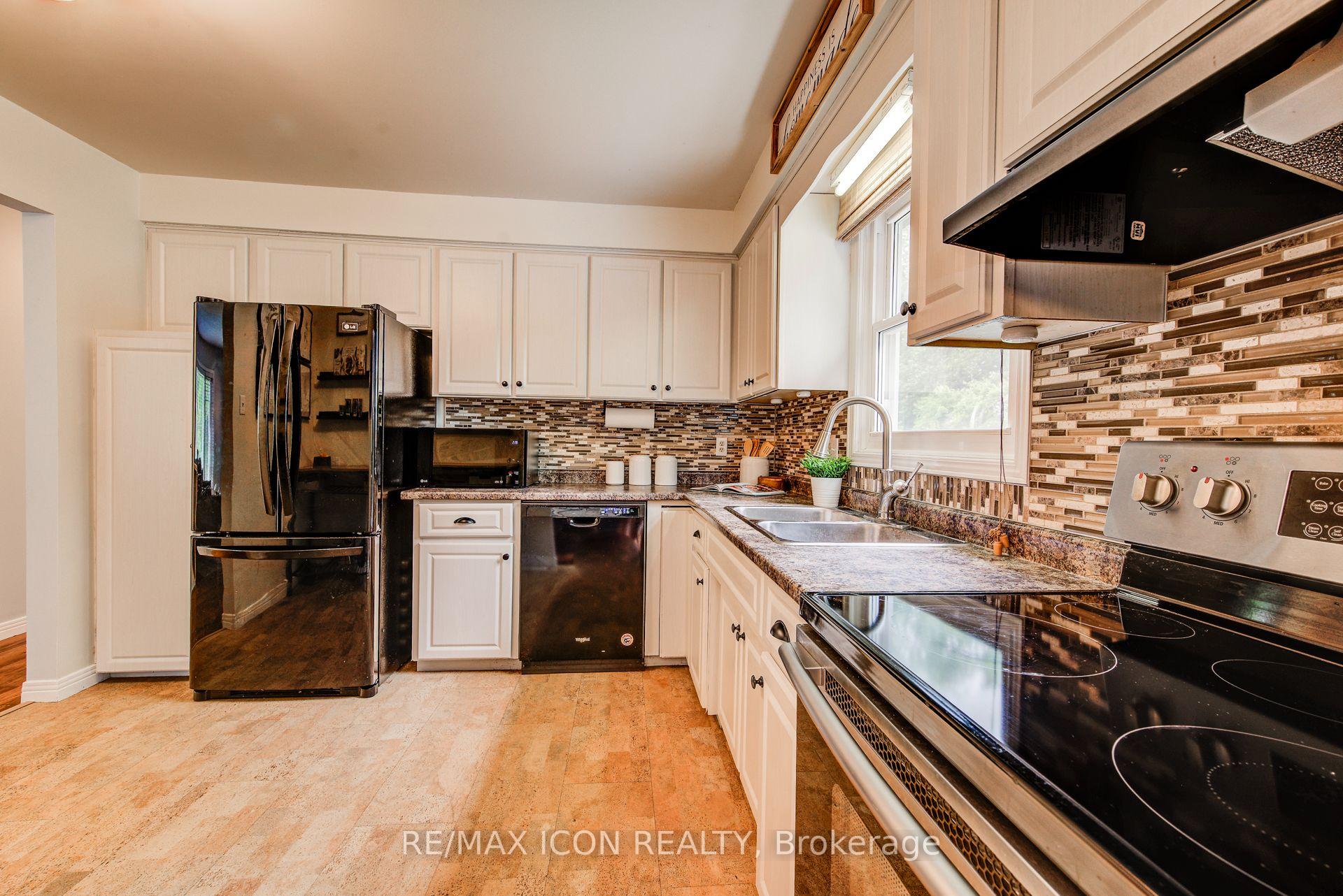Photo 13 of 156 Marksam Road, Guelph, Willow West/Sugarbush/West Acres — HOMEH