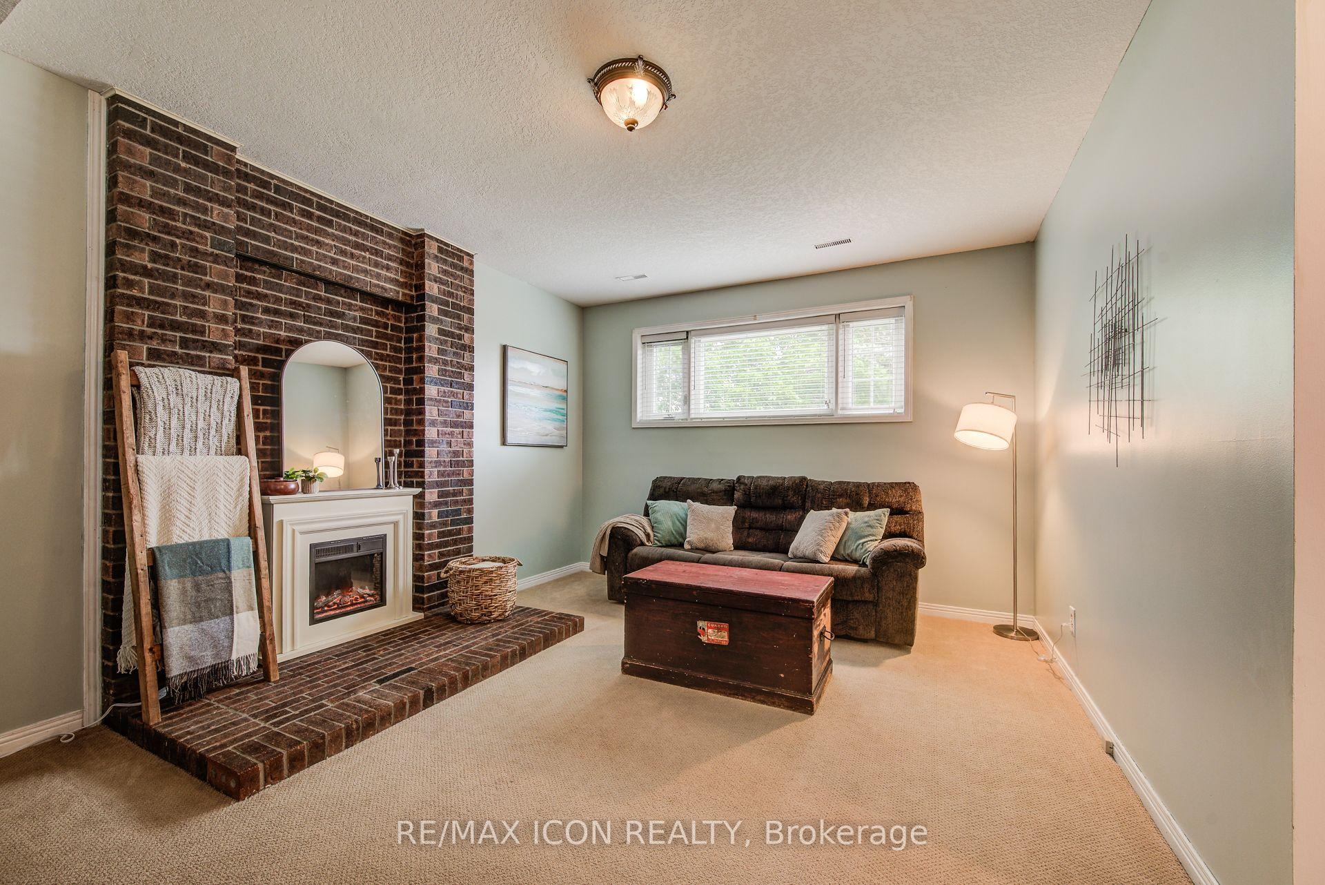 Photo 28 of 156 Marksam Road, Guelph, Willow West/Sugarbush/West Acres — HOMEH