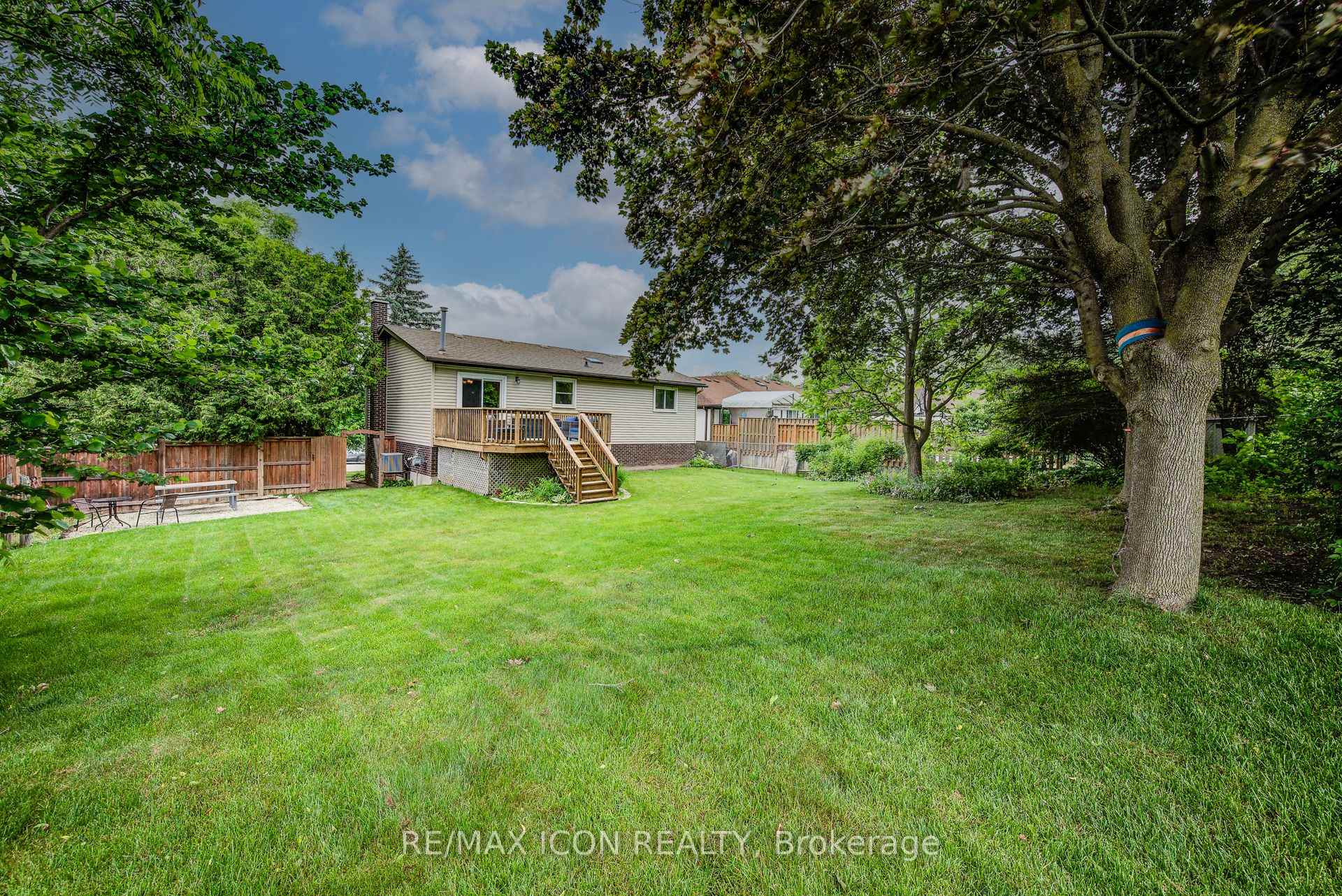 Photo 33 of 156 Marksam Road, Guelph, Willow West/Sugarbush/West Acres — HOMEH