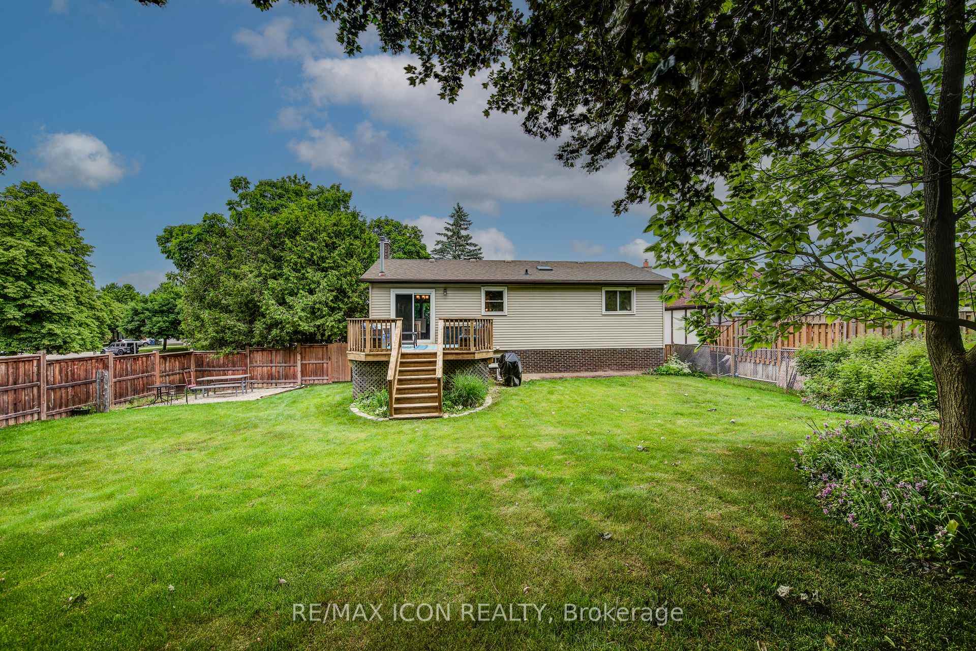Photo 34 of 156 Marksam Road, Guelph, Willow West/Sugarbush/West Acres — HOMEH