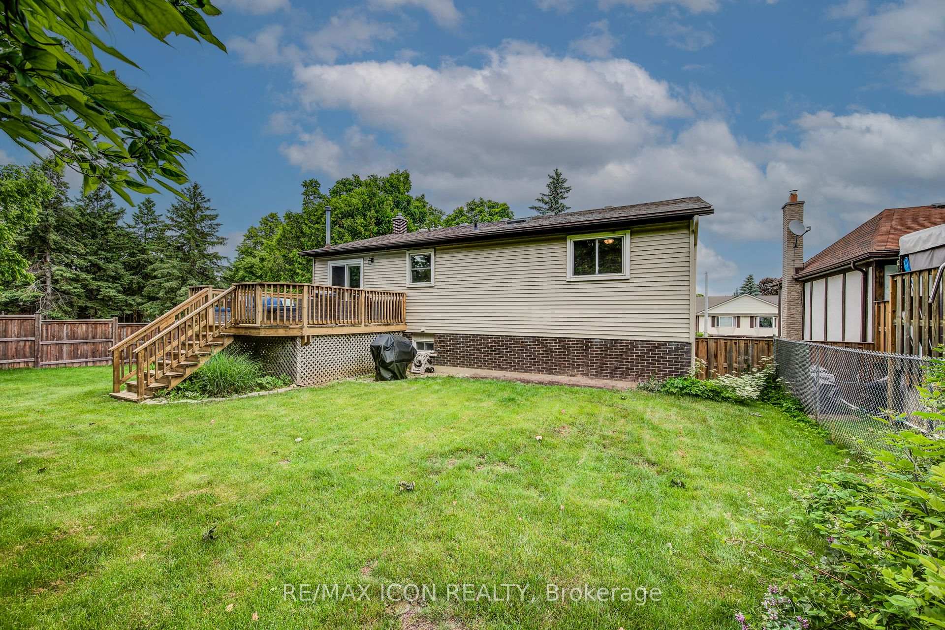 Photo 35 of 156 Marksam Road, Guelph, Willow West/Sugarbush/West Acres — HOMEH