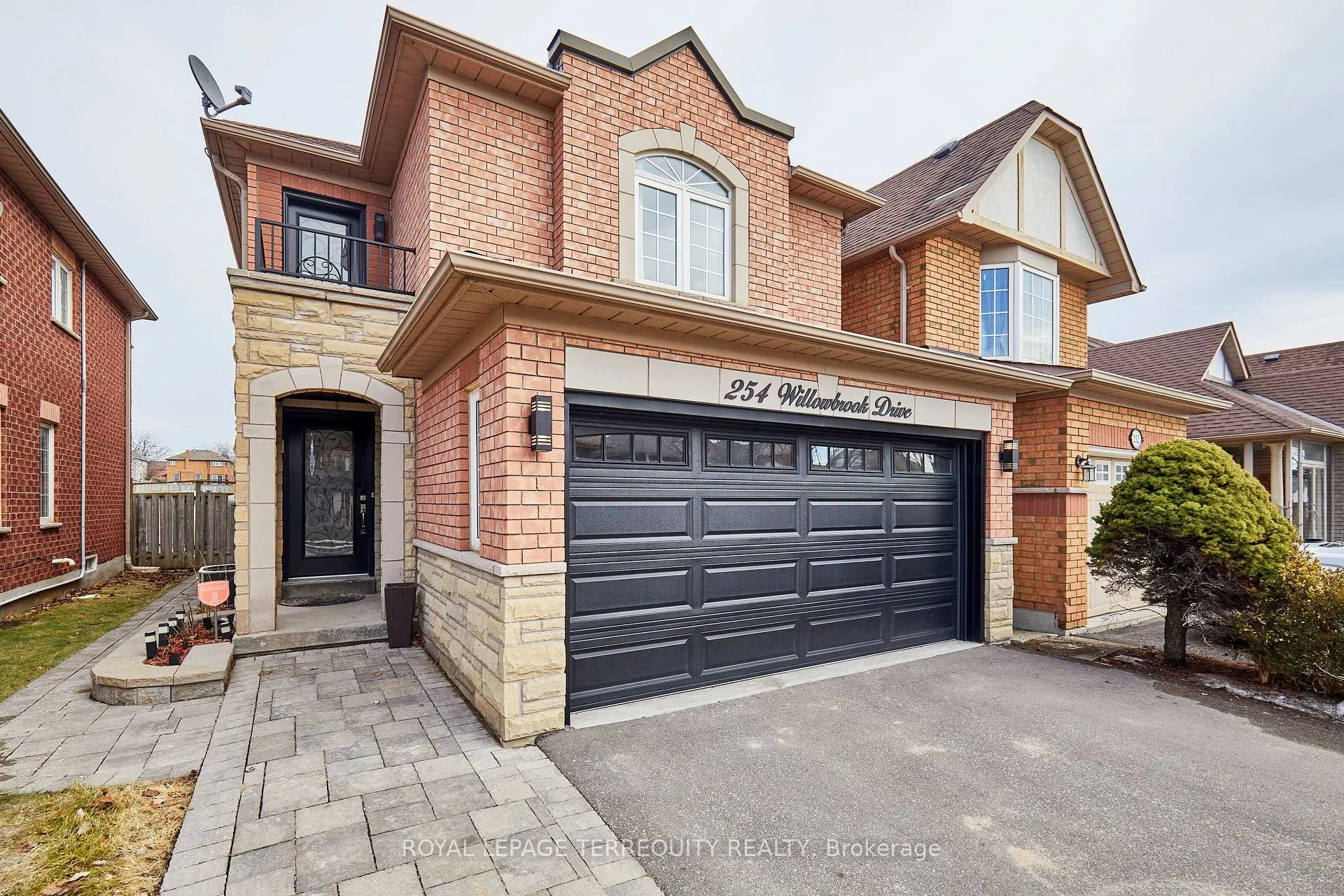 Photo 2 of 254 Willowbrook Drive, Whitby, Pringle Creek — HOMEH