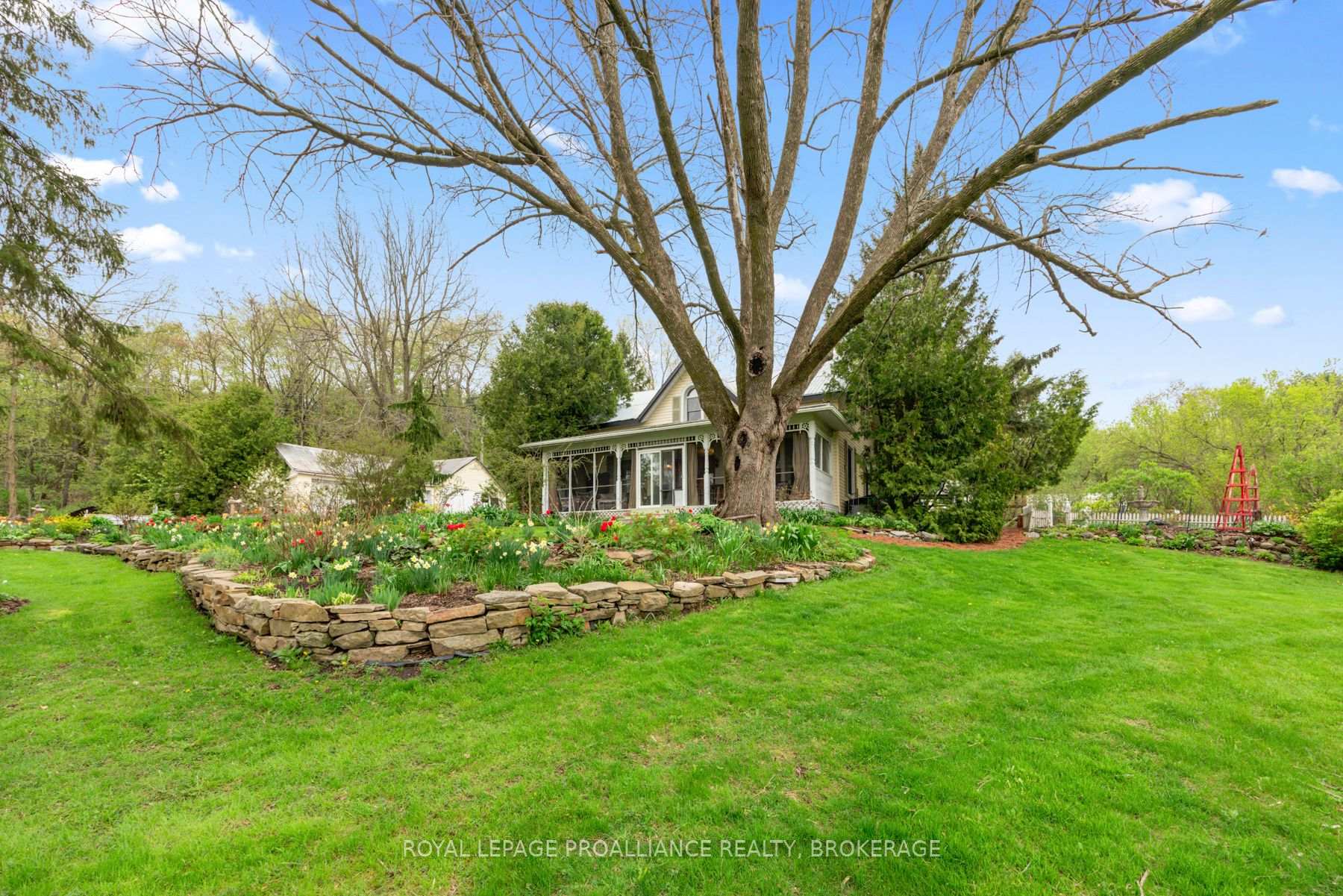 Photo 3 of 2078 Sunbury Road, Frontenac, Frontenac South — HOMEH