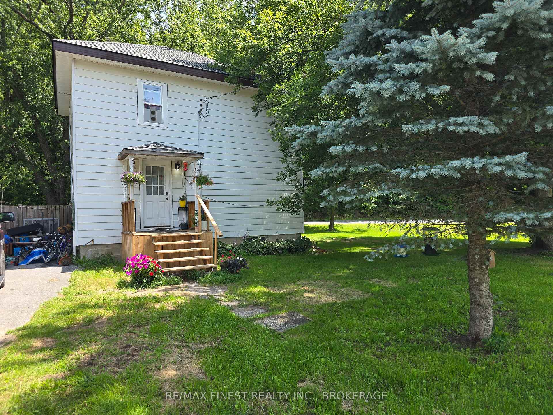 Front of 1469 Mountain Grove Road