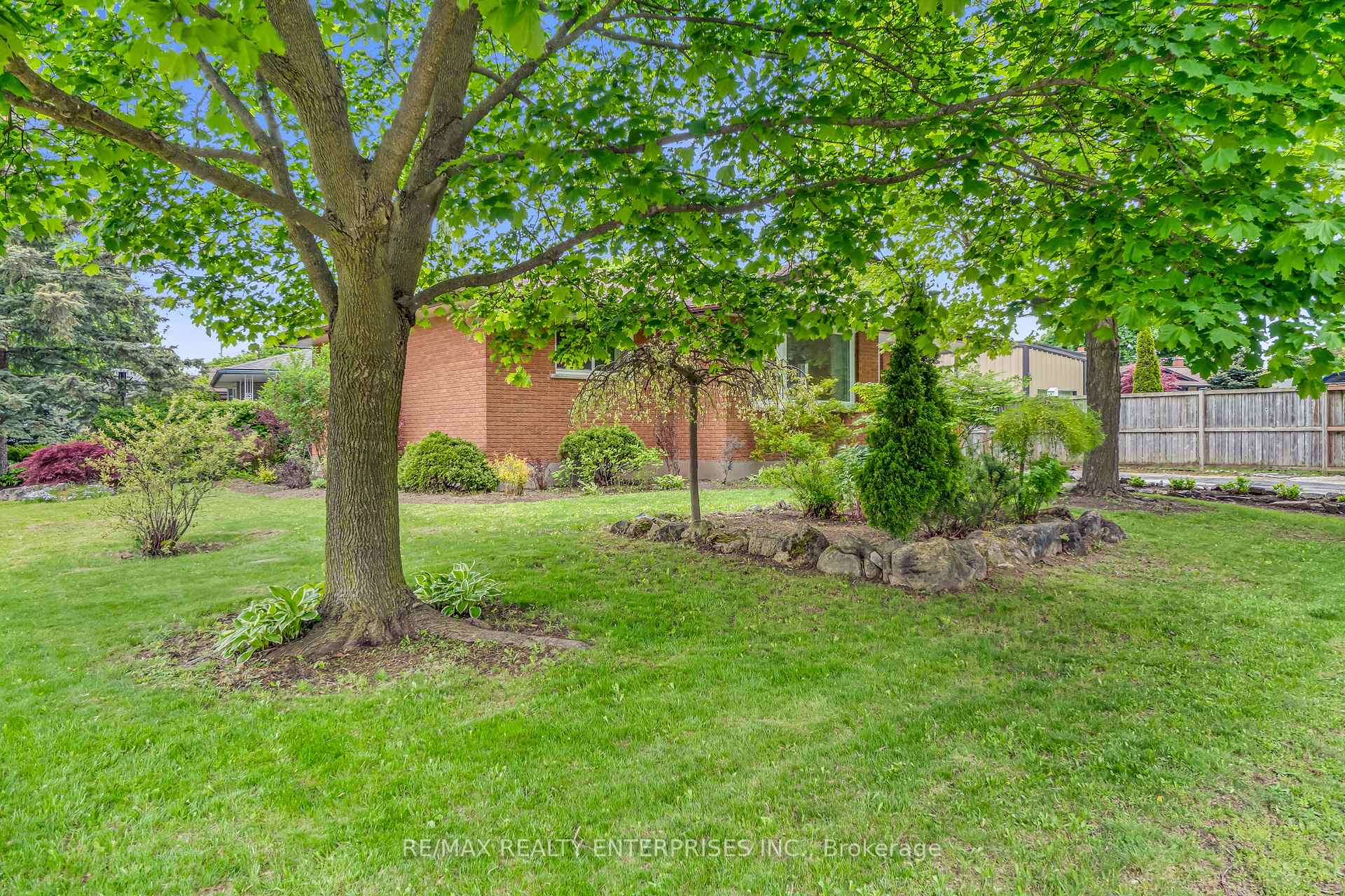 Photo 3 of 4 Blackbird Crescent, Guelph, Victoria North — HOMEH