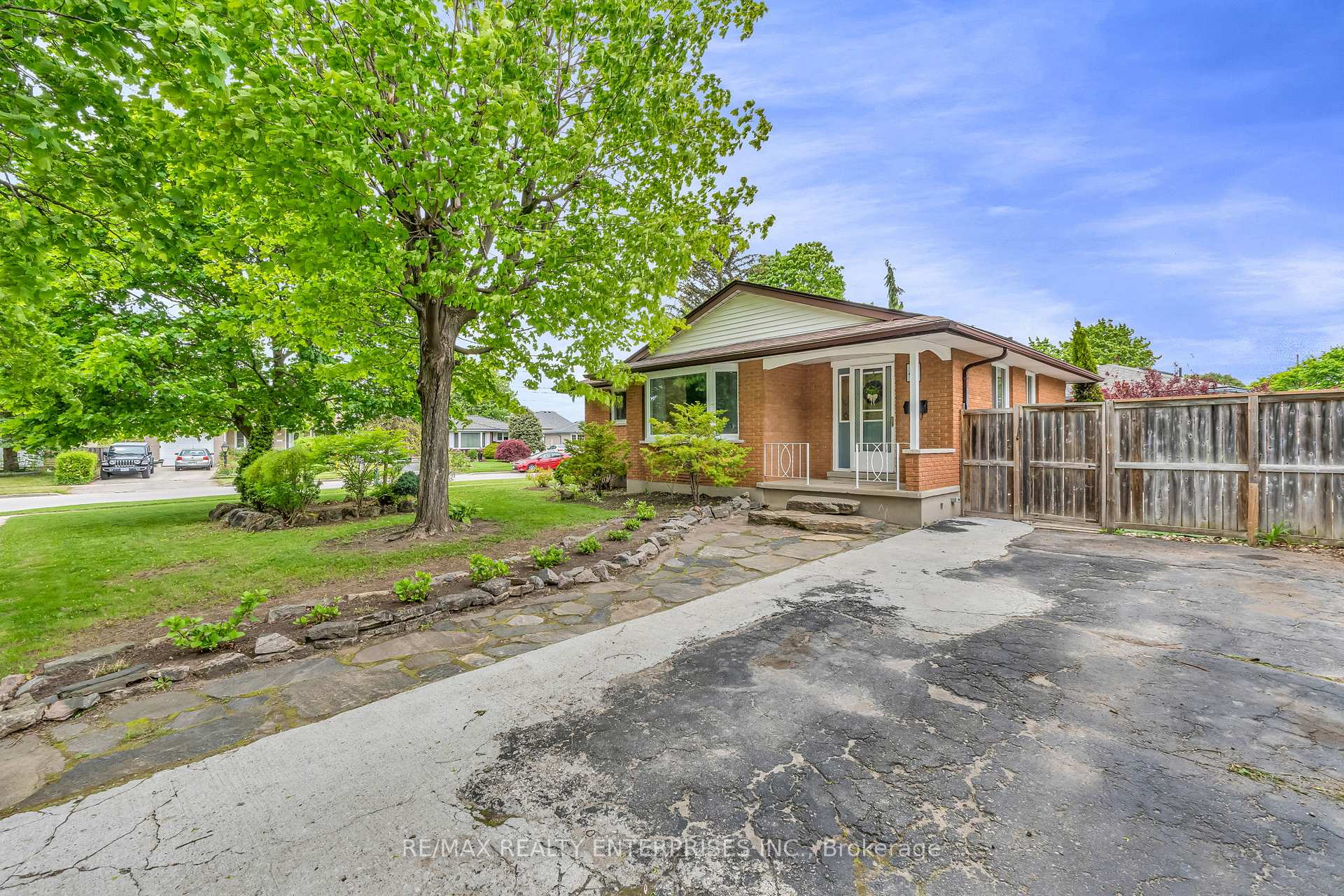 Photo 4 of 4 Blackbird Crescent, Guelph, Victoria North — HOMEH