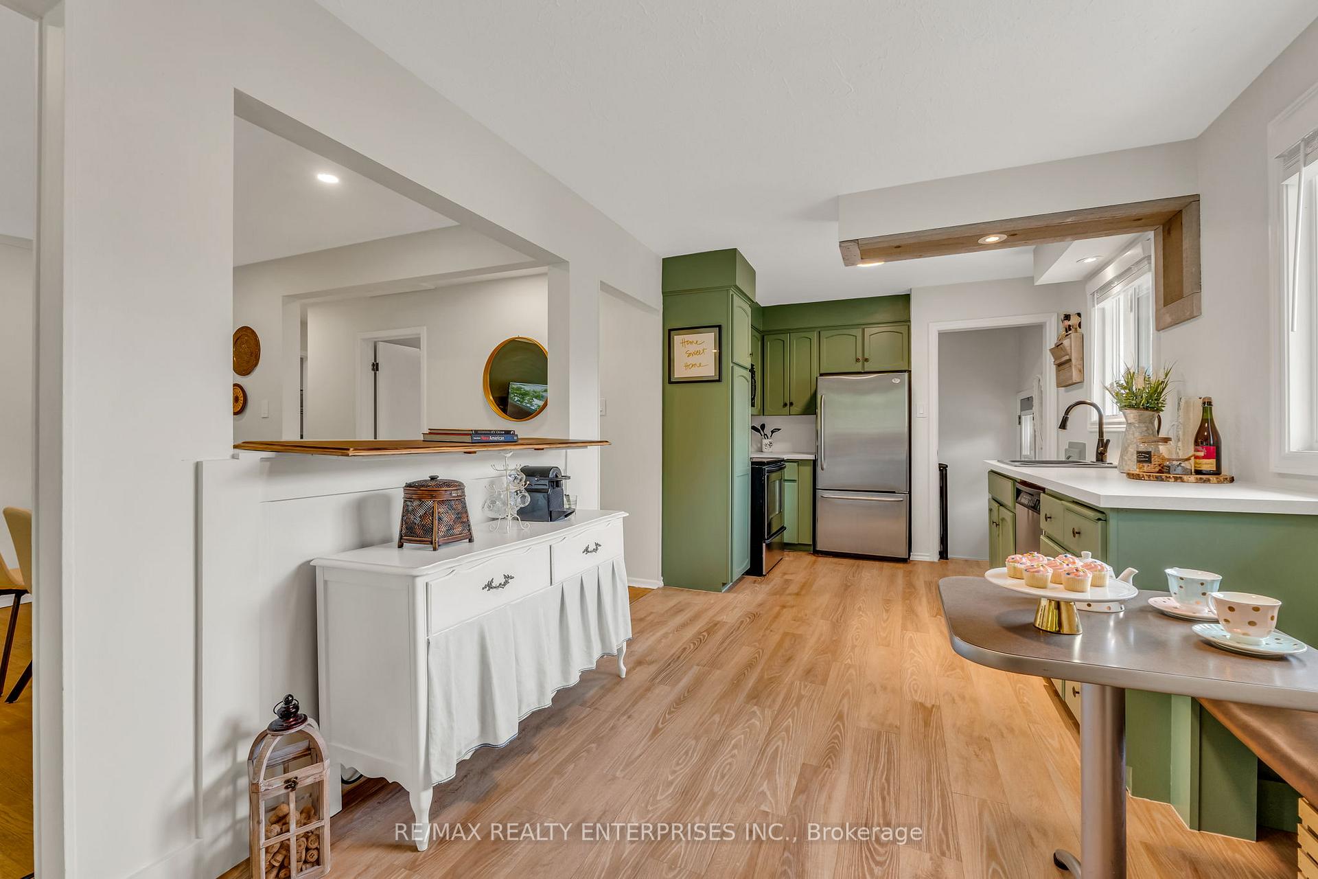 Photo 5 of 4 Blackbird Crescent, Guelph, Victoria North — HOMEH