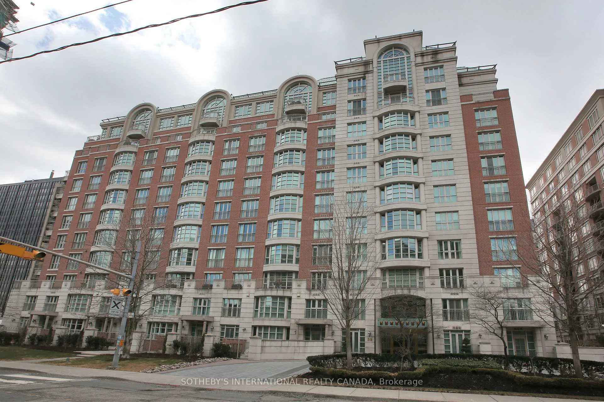 Front of Unit 809, 33 Delisle Avenue