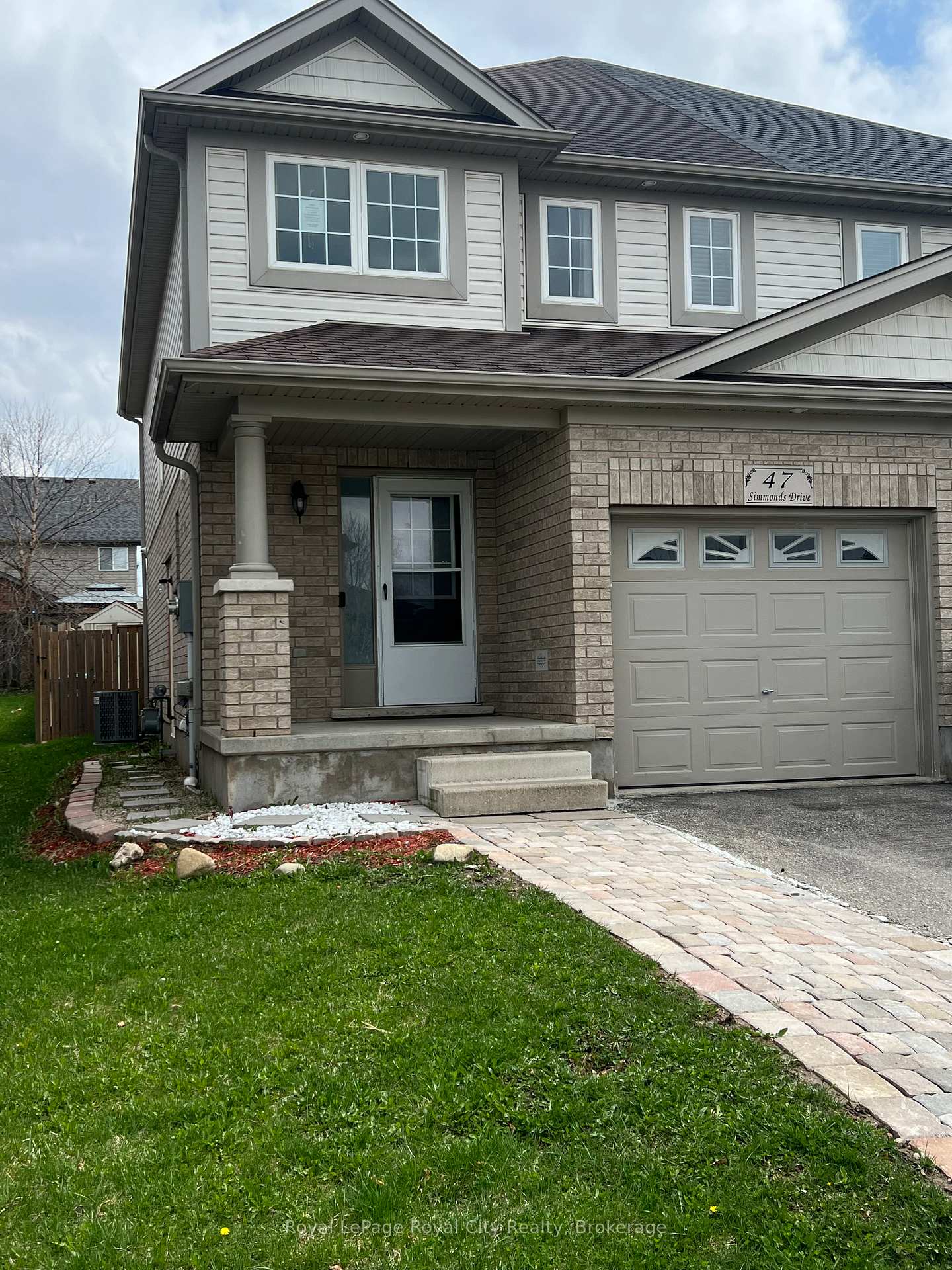 Photo 2 of 47 Simmonds Drive, Guelph, Victoria North — HOMEH