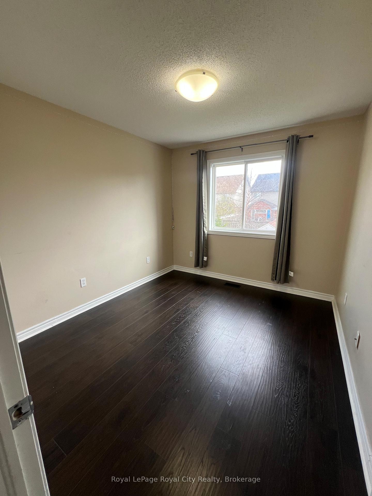 Photo 27 of 47 Simmonds Drive, Guelph, Victoria North — HOMEH