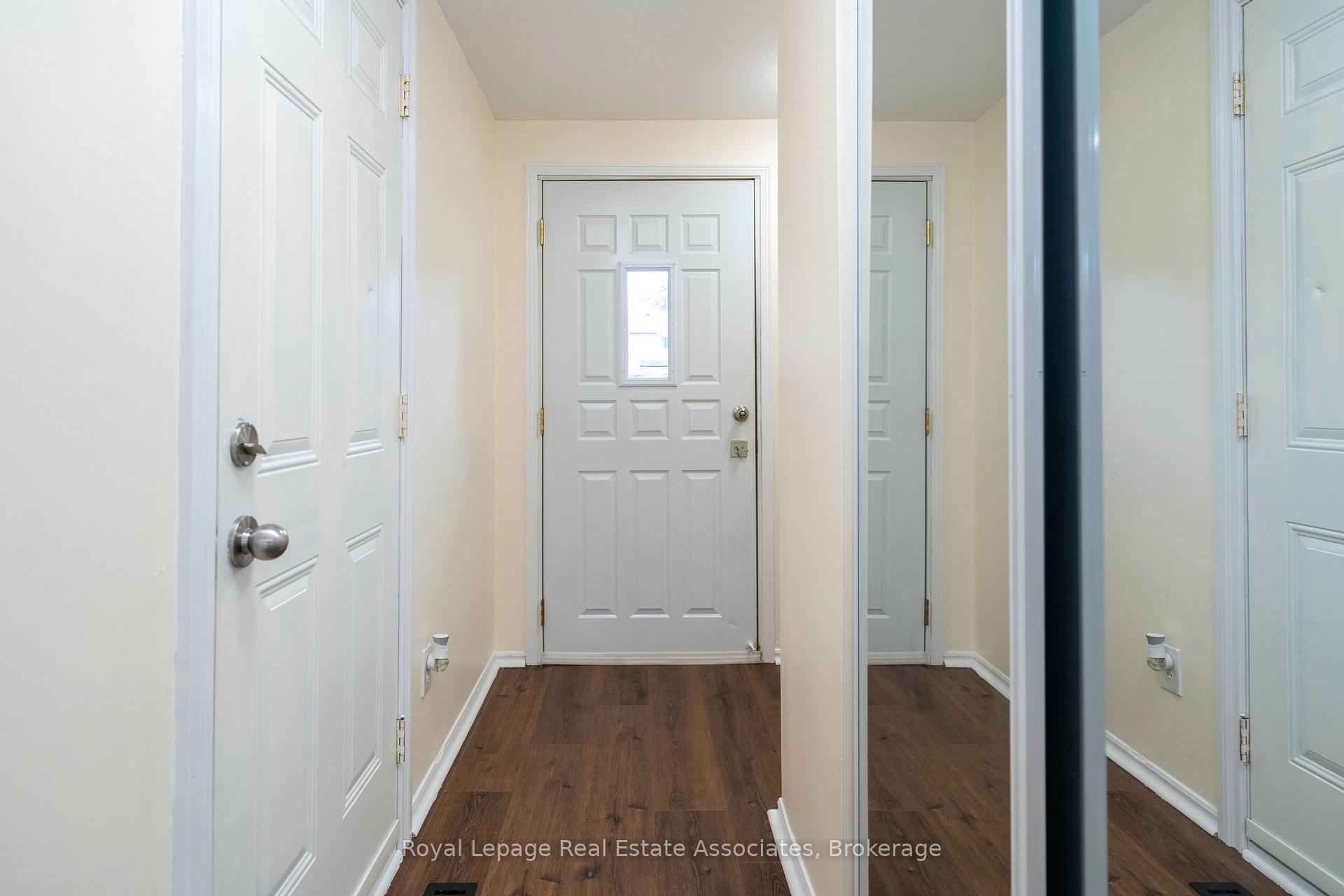 Photo 3 of 41 Barrett Crescent, Barrie, Letitia Heights — HOMEH