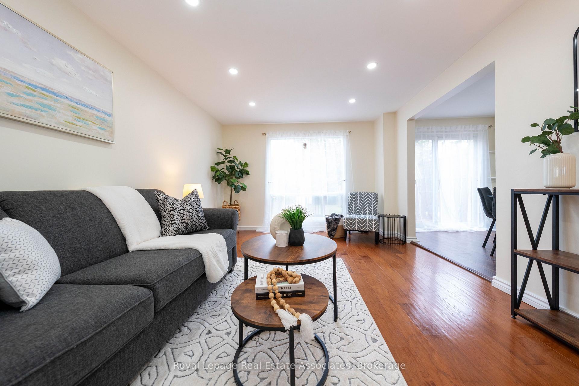 Photo 2 of 41 Barrett Crescent, Barrie, Letitia Heights — HOMEH