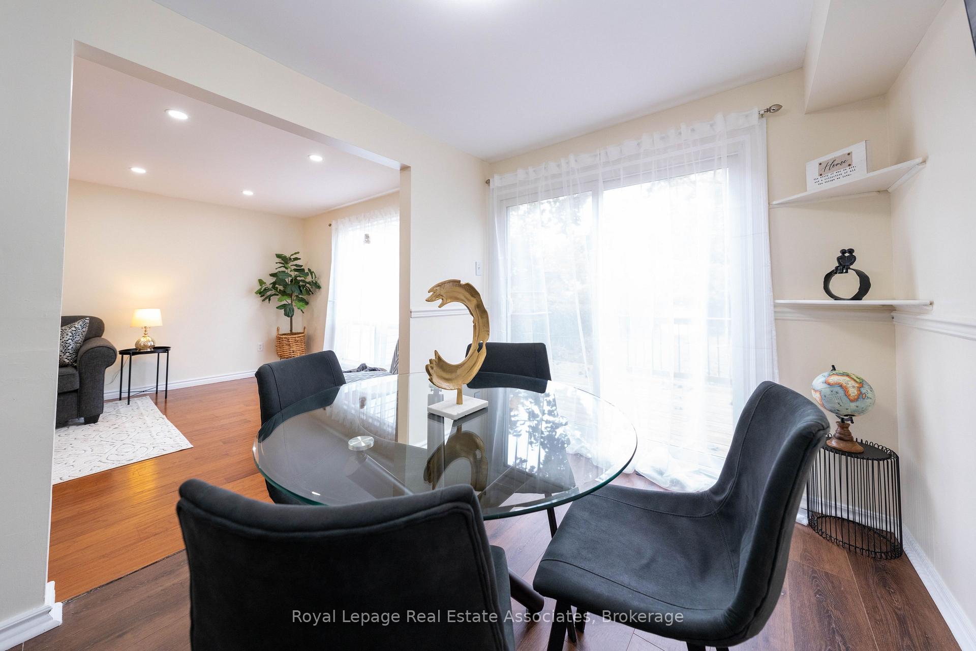 Photo 5 of 41 Barrett Crescent, Barrie, Letitia Heights — HOMEH