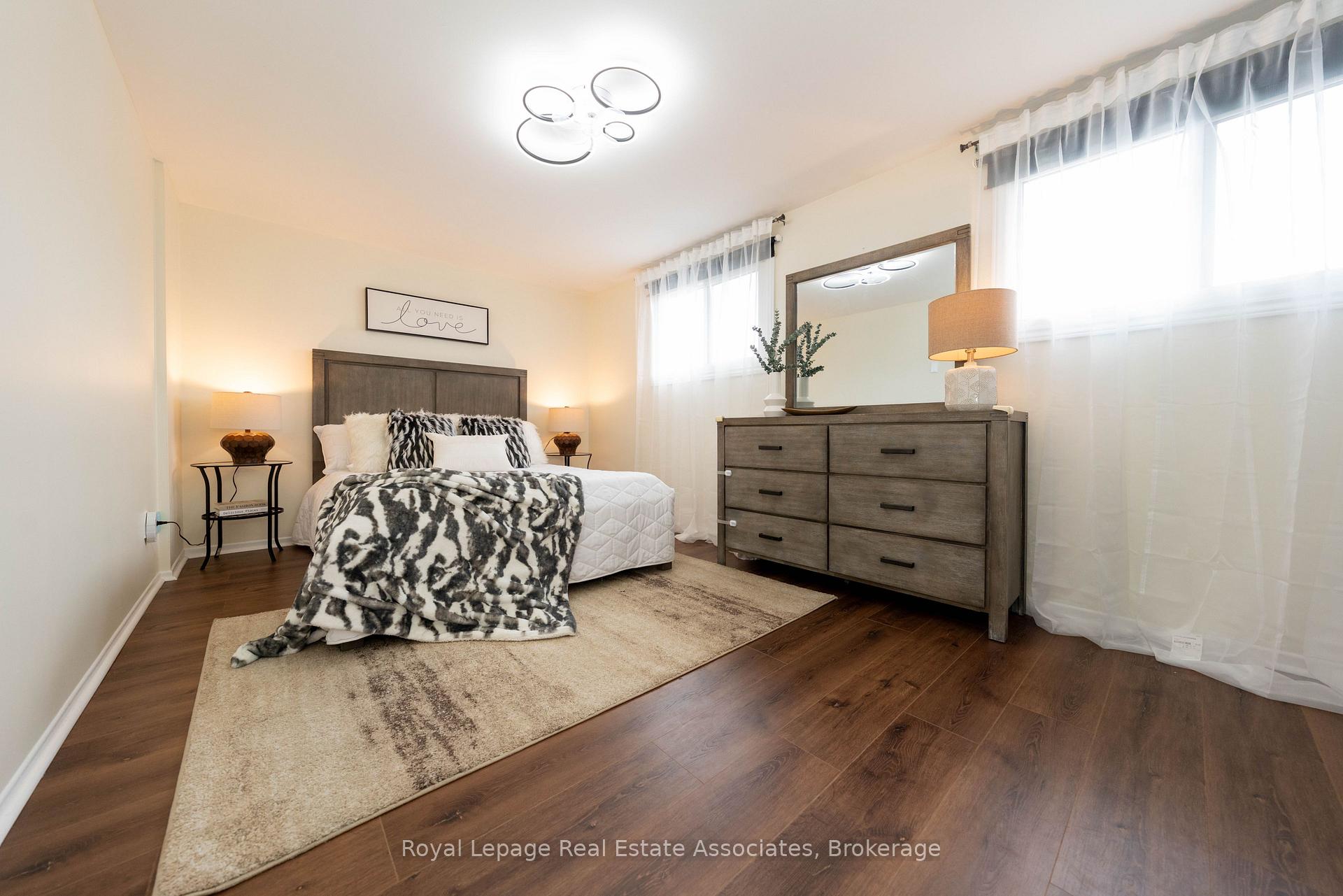 Photo 8 of 41 Barrett Crescent, Barrie, Letitia Heights — HOMEH