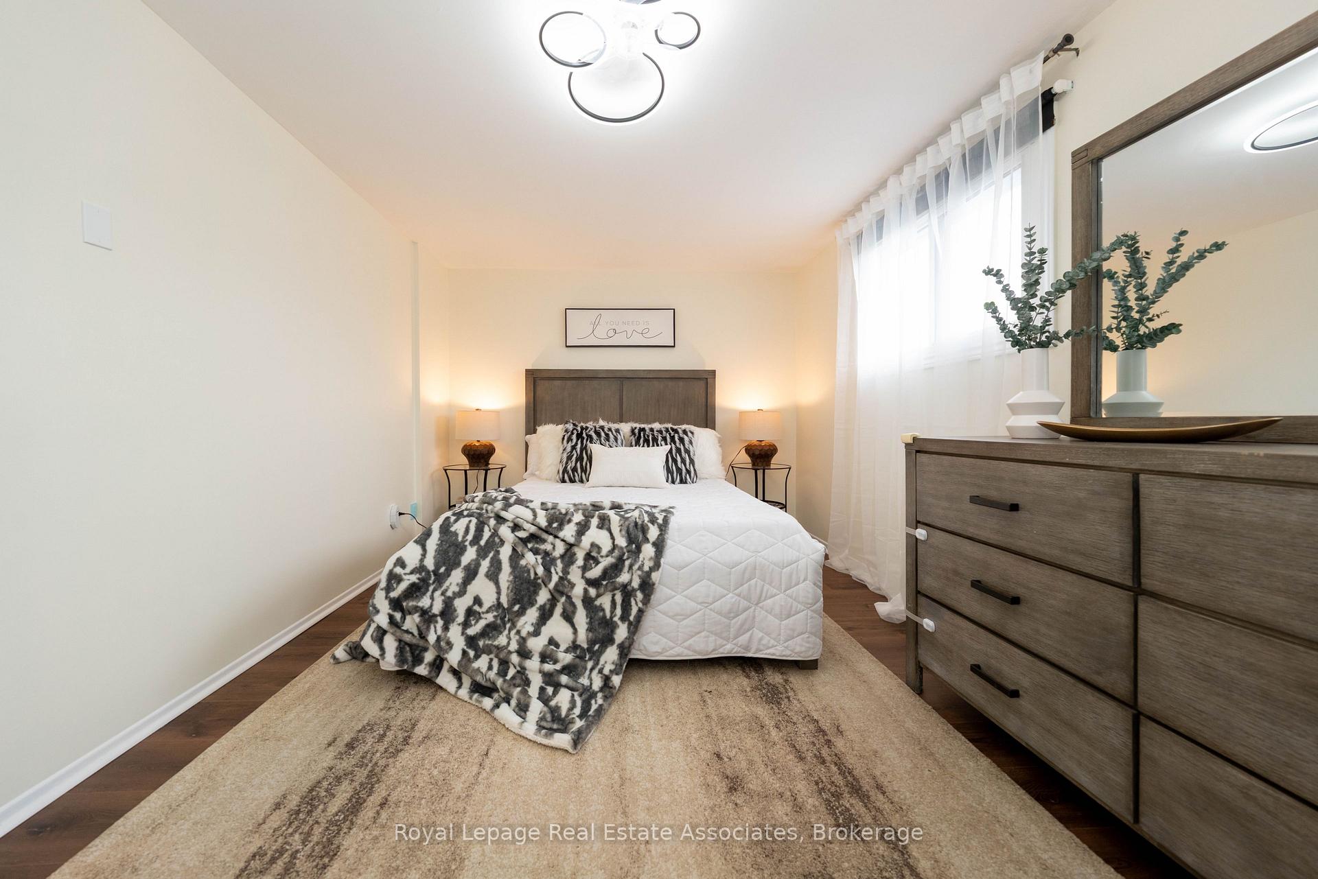 Photo 16 of 41 Barrett Crescent, Barrie, Letitia Heights — HOMEH