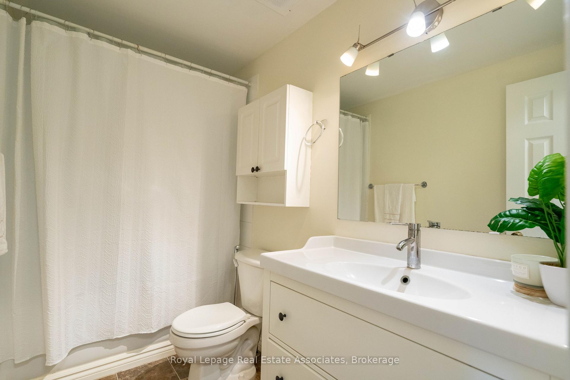 Photo 10 of 41 Barrett Crescent, Barrie, Letitia Heights — HOMEH
