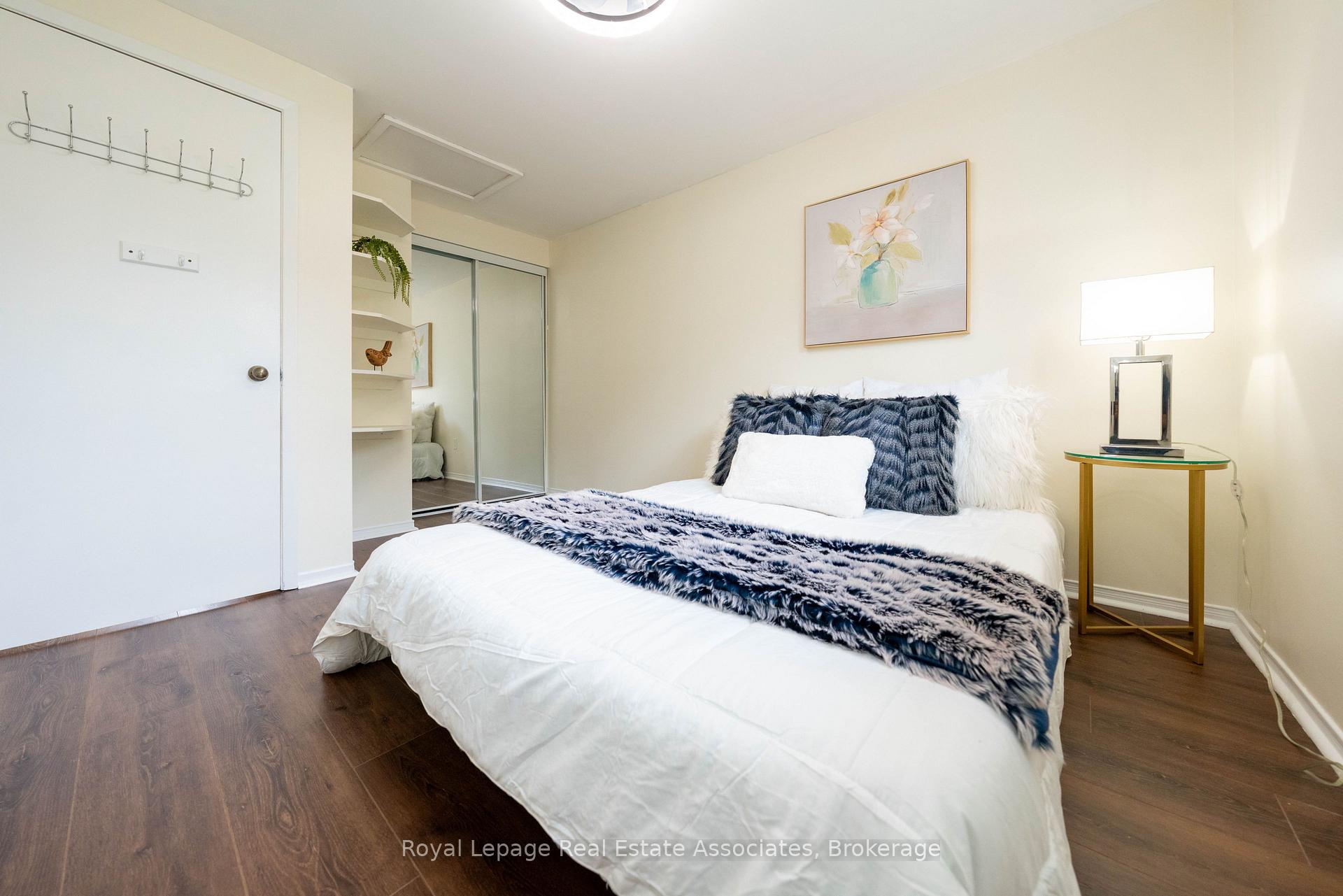 Photo 15 of 41 Barrett Crescent, Barrie, Letitia Heights — HOMEH