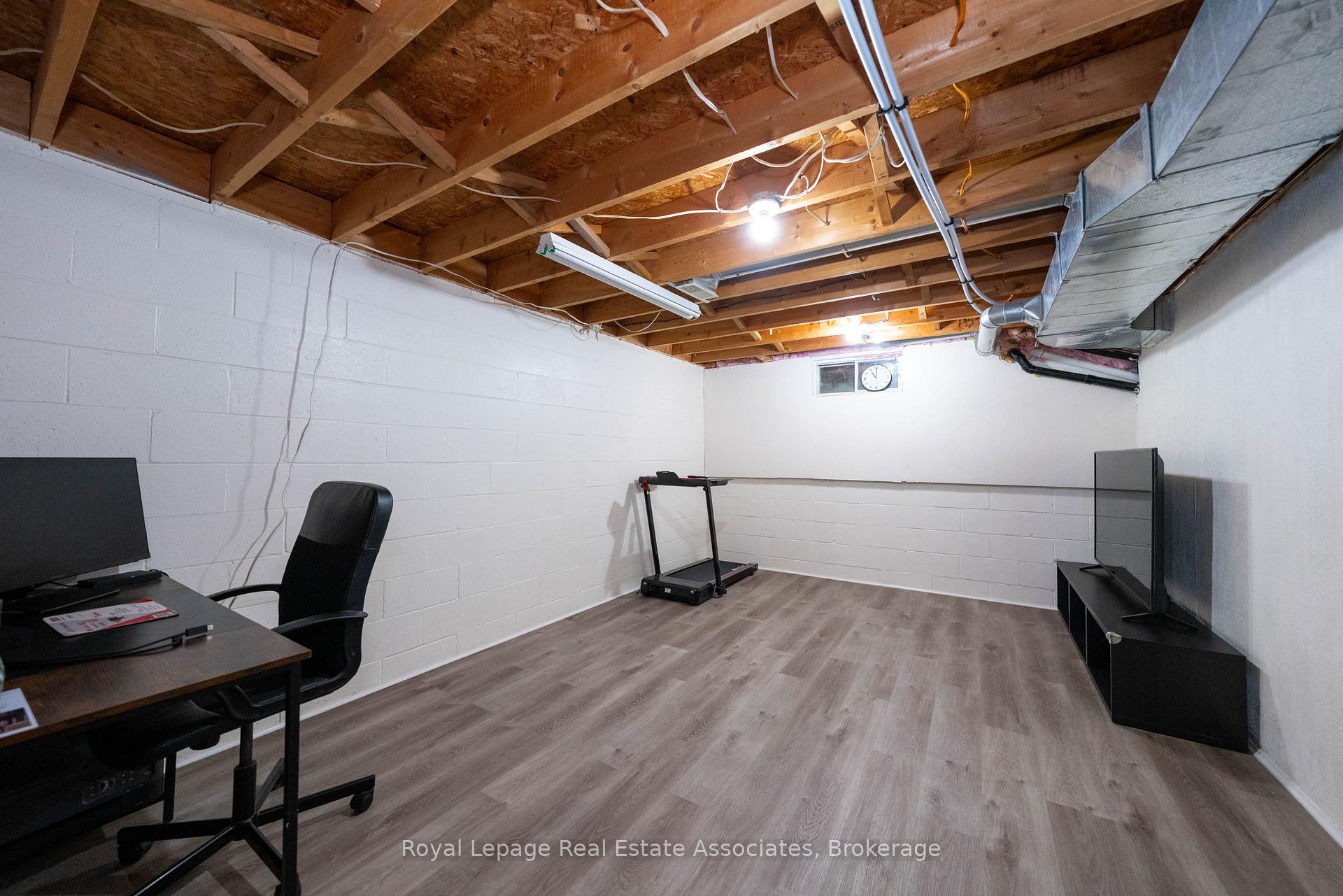 Photo 19 of 41 Barrett Crescent, Barrie, Letitia Heights — HOMEH