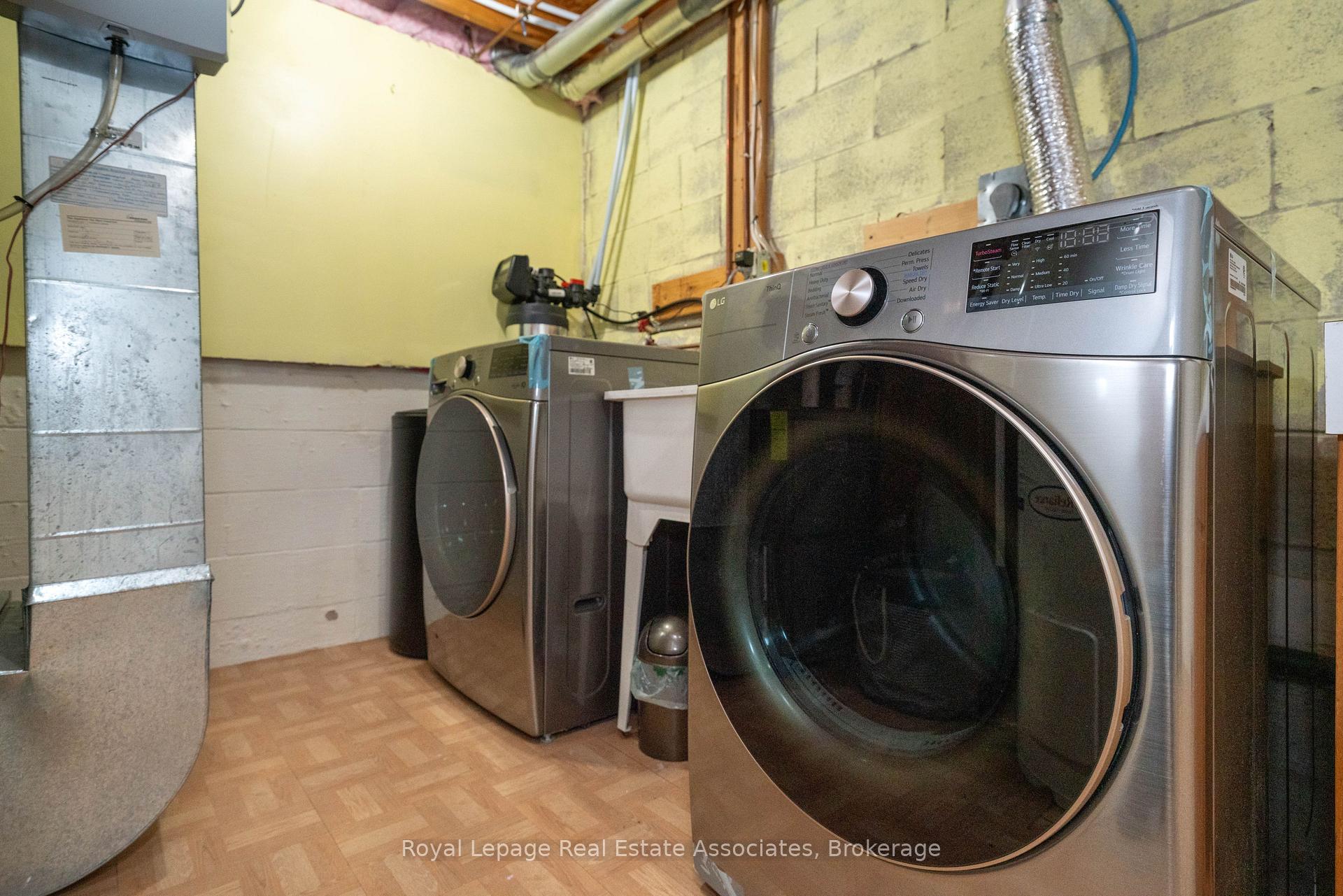 Photo 17 of 41 Barrett Crescent, Barrie, Letitia Heights — HOMEH