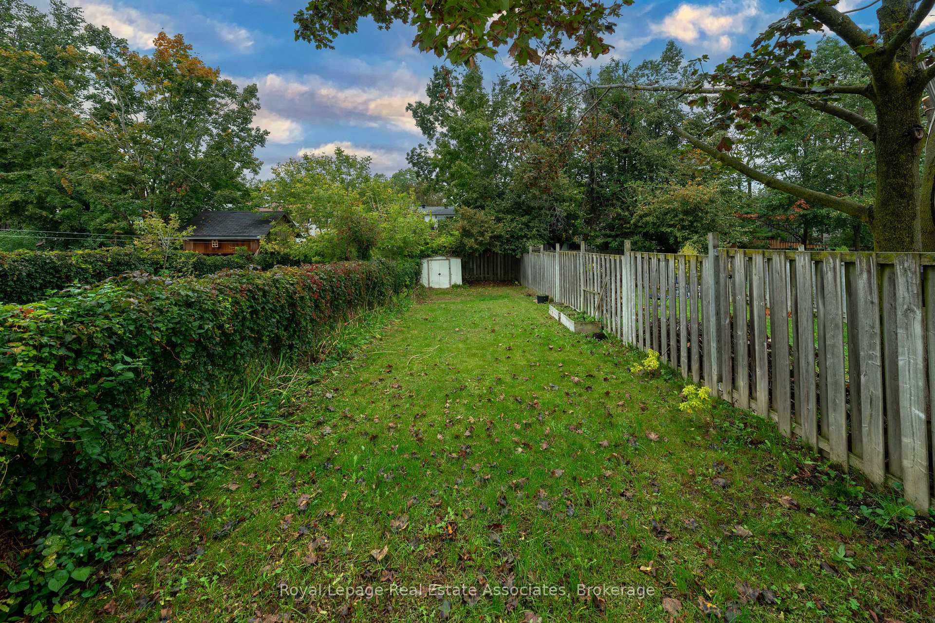 Photo 21 of 41 Barrett Crescent, Barrie, Letitia Heights — HOMEH