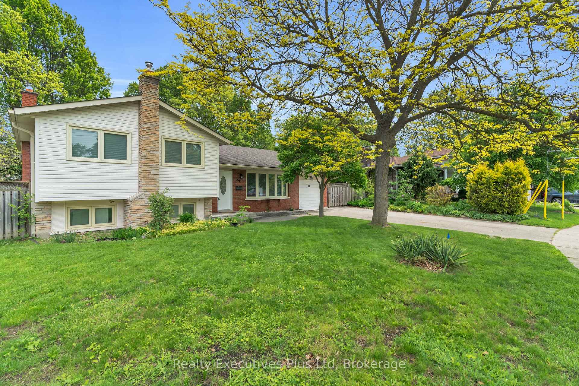 Photo 3 of 59 Balmoral Drive, Guelph, Riverside Park — HOMEH