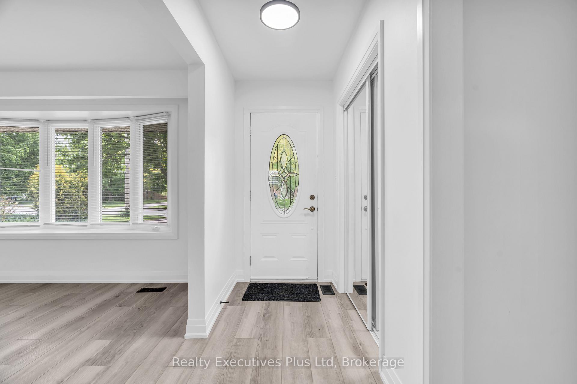 Photo 9 of 59 Balmoral Drive, Guelph, Riverside Park — HOMEH