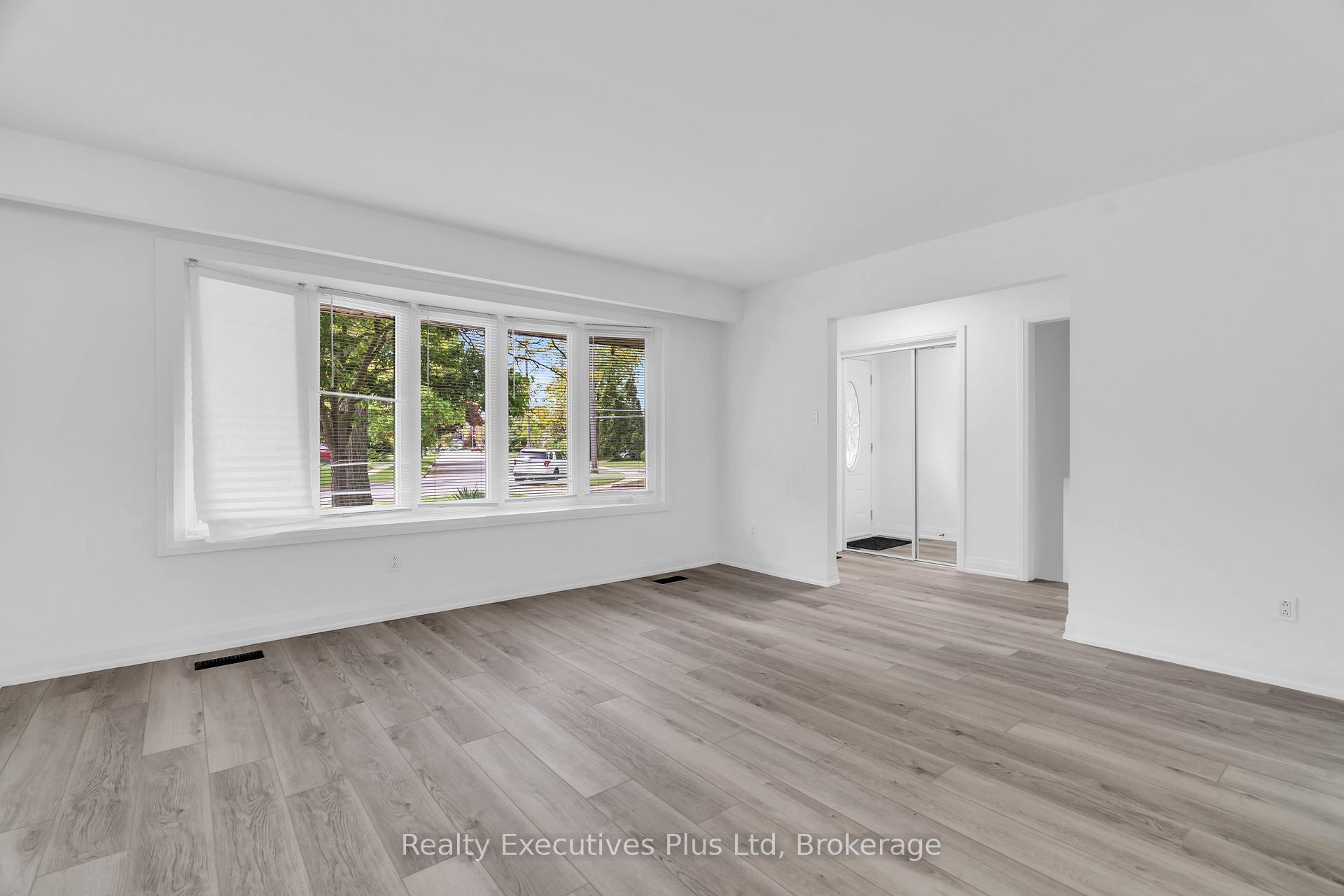 Photo 11 of 59 Balmoral Drive, Guelph, Riverside Park — HOMEH
