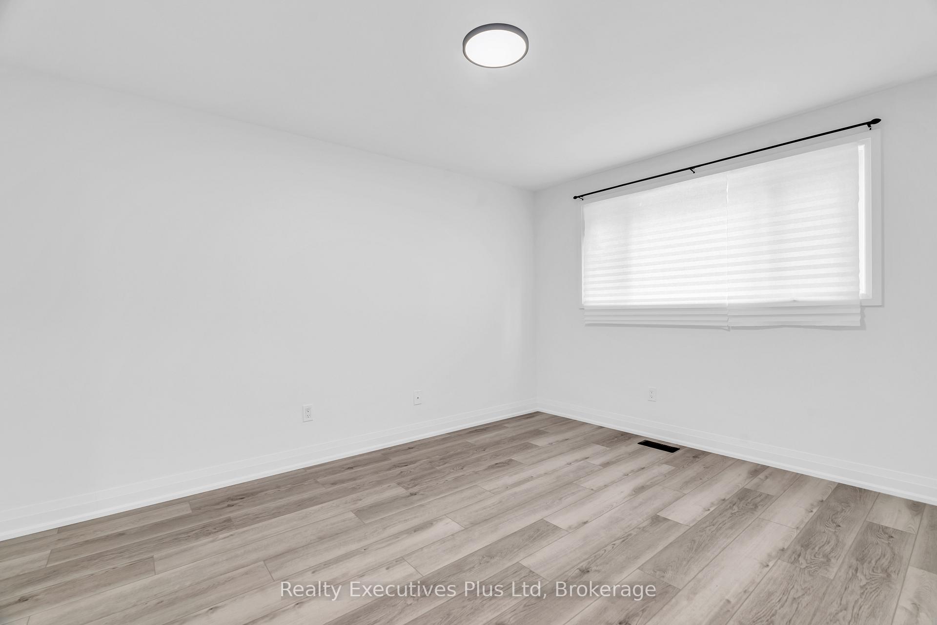 Photo 20 of 59 Balmoral Drive, Guelph, Riverside Park — HOMEH